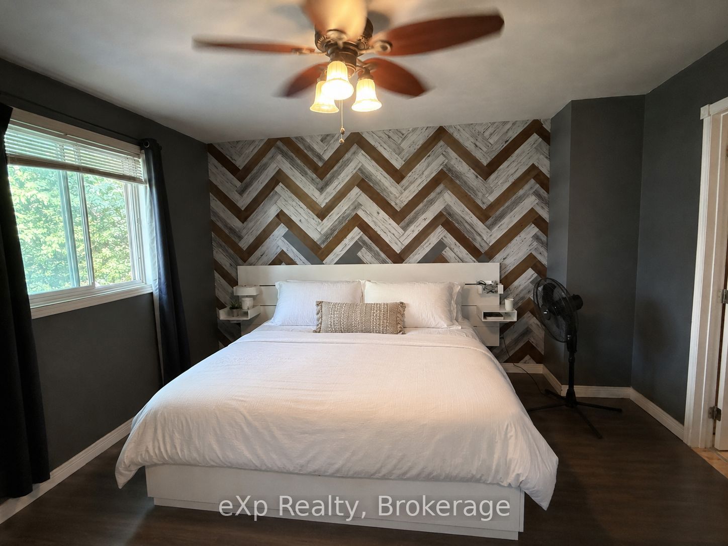 560 John Street S Property Photo 19