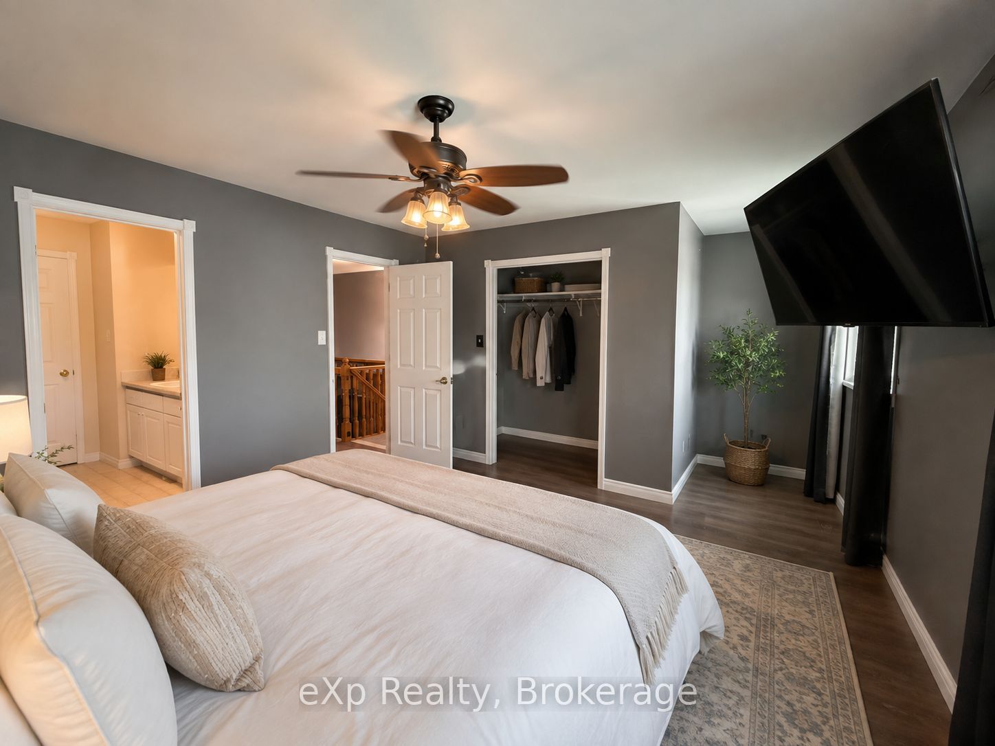 560 John Street S Property Photo 21