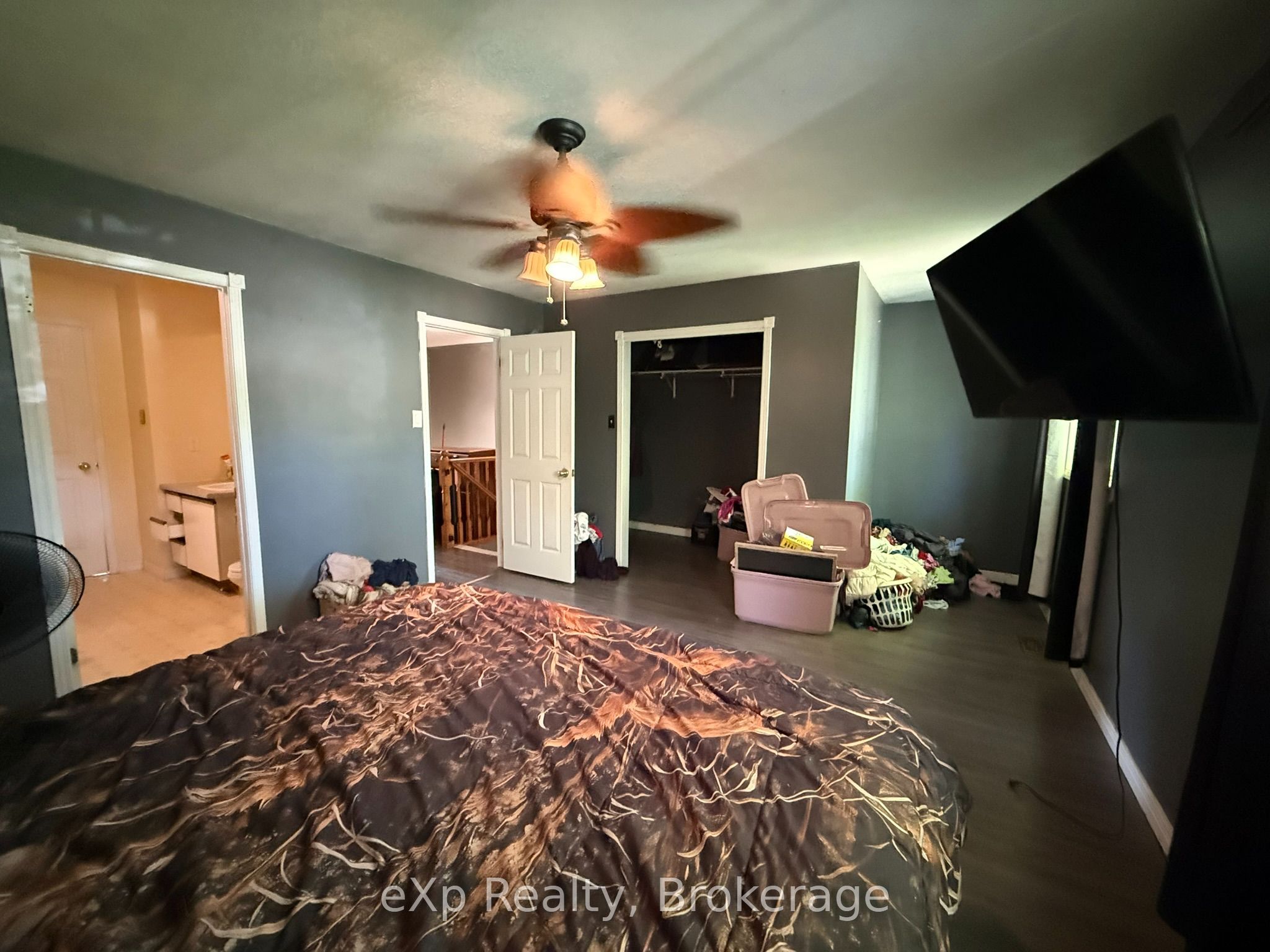 560 John Street S Property Photo 22