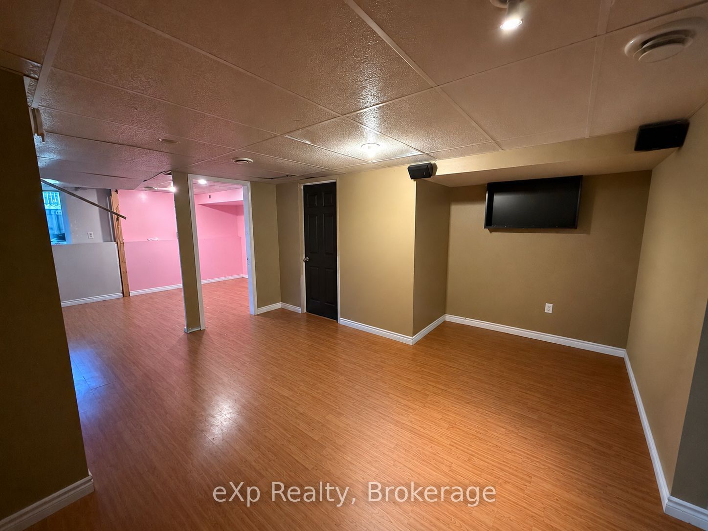 560 John Street S Property Photo 25