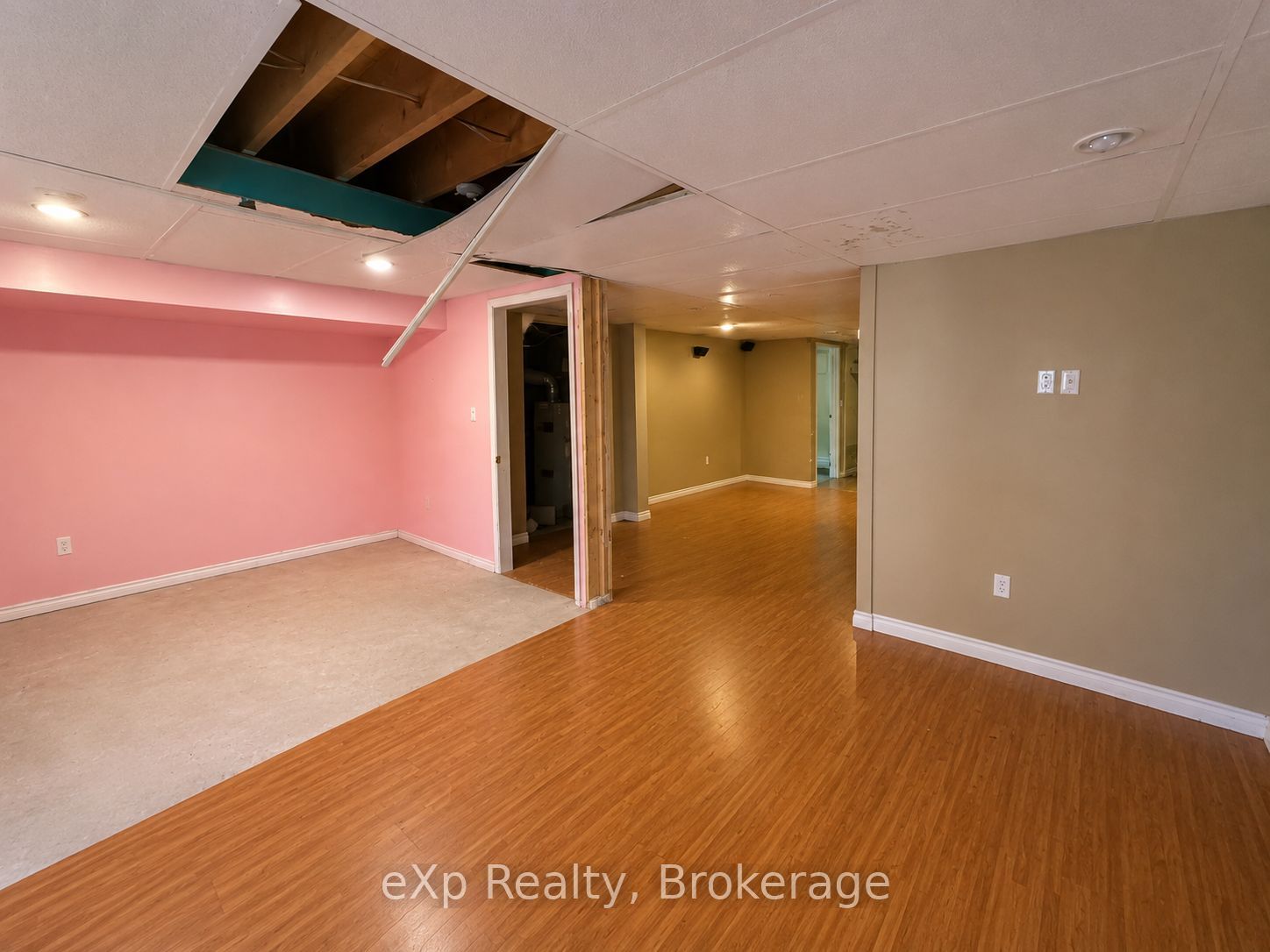 560 John Street S Property Photo 27