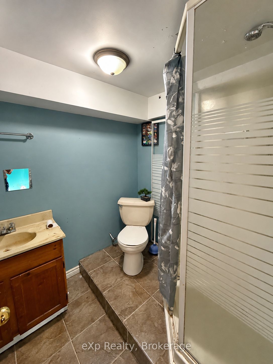 560 John Street S Property Photo 29