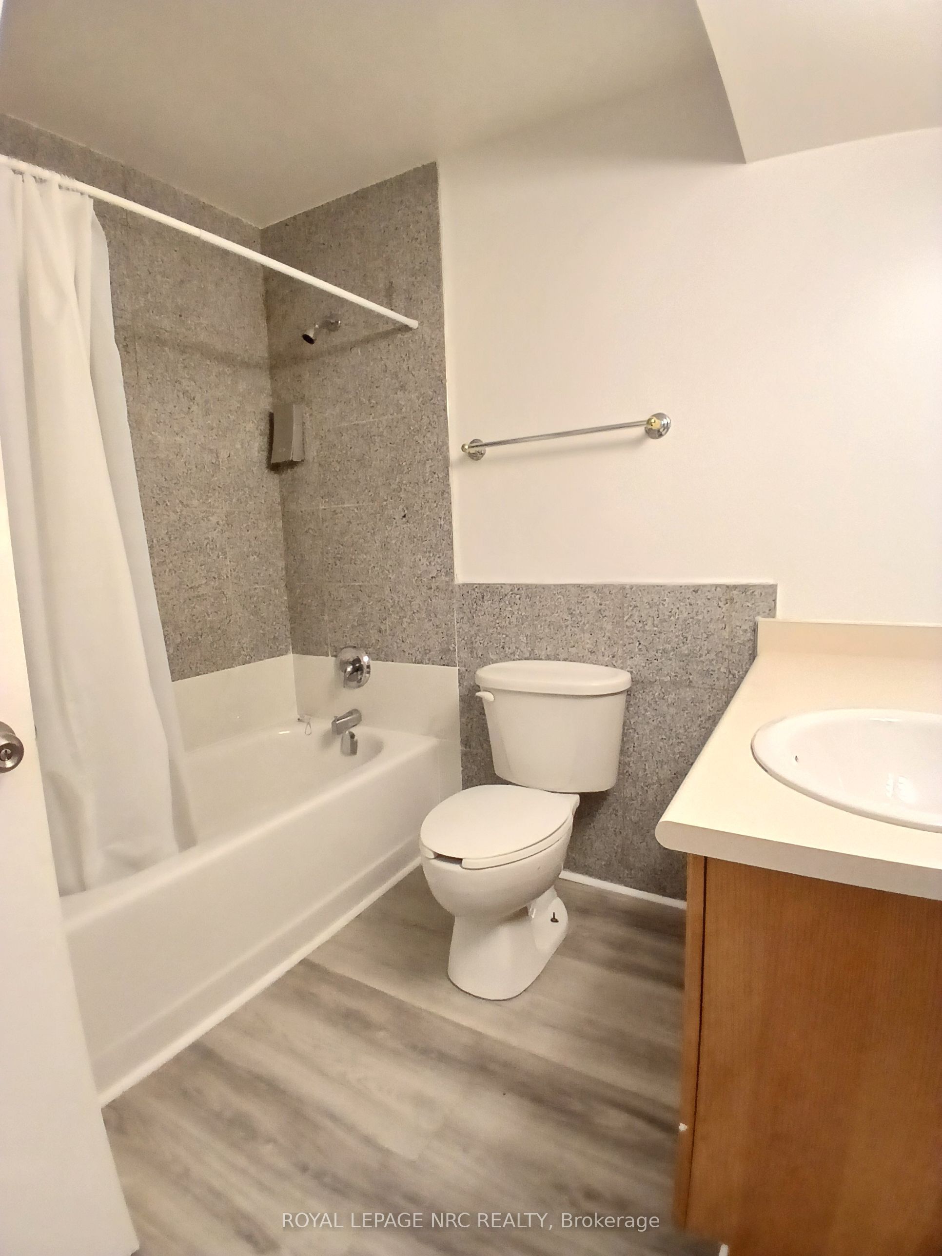 5583 Ontario Avenue A Property Photo 6