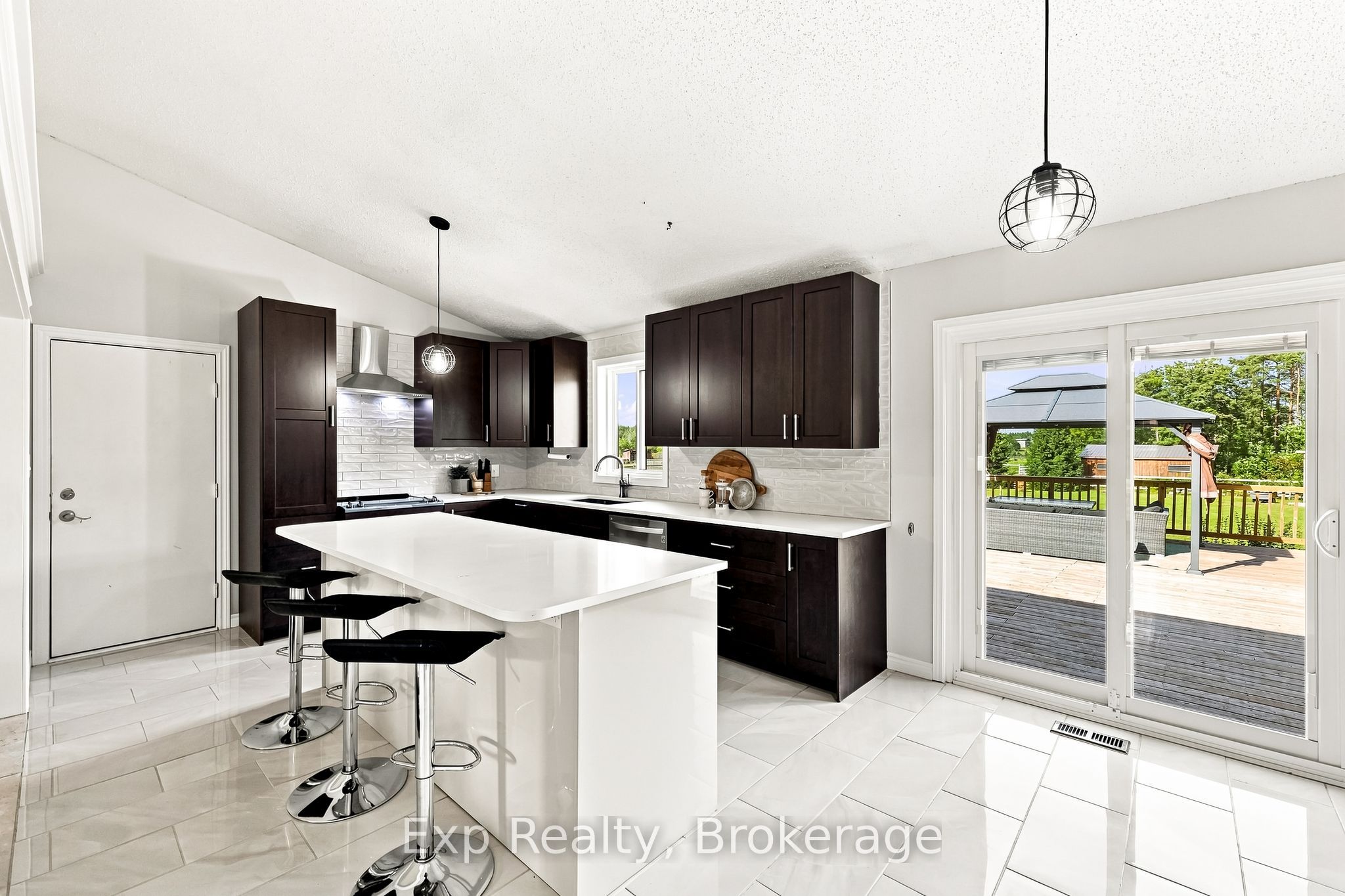 5 Royal Estates Drive Property Photo 14