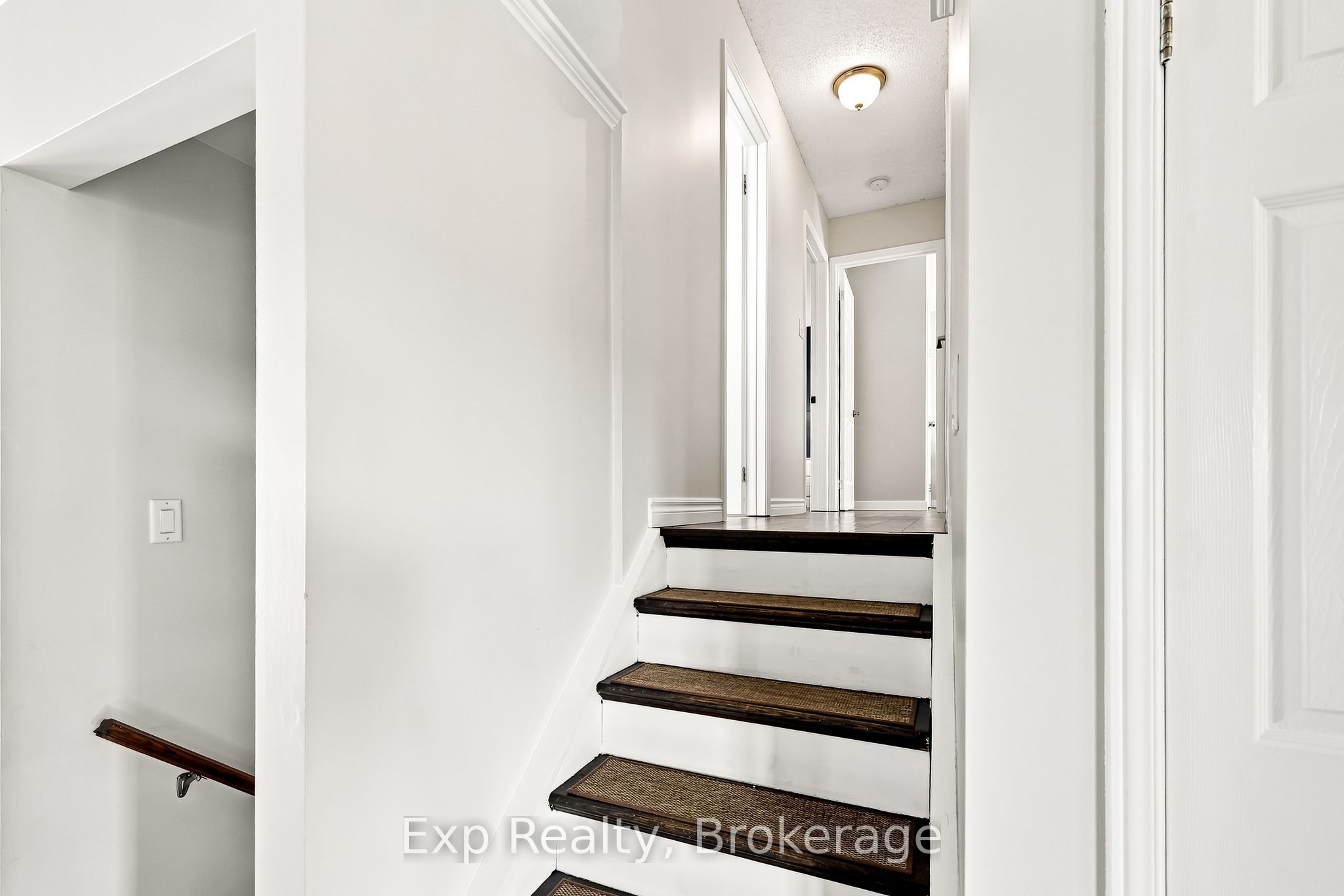 5 Royal Estates Drive Property Photo 17