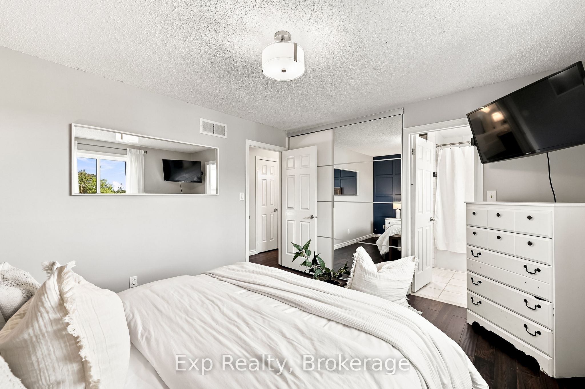 5 Royal Estates Drive Property Photo 19