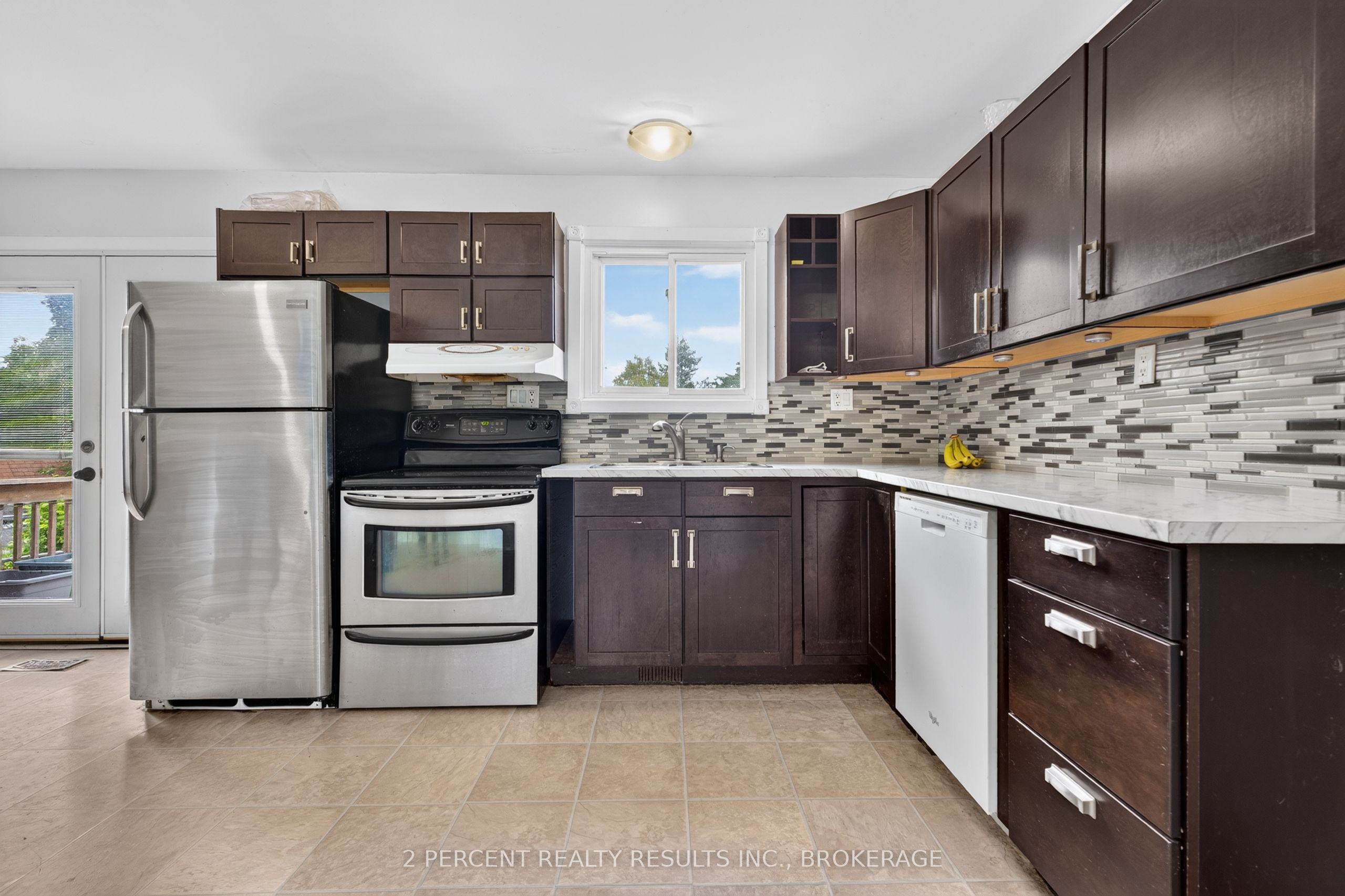 1046 Pinewood Place Property Photo 11