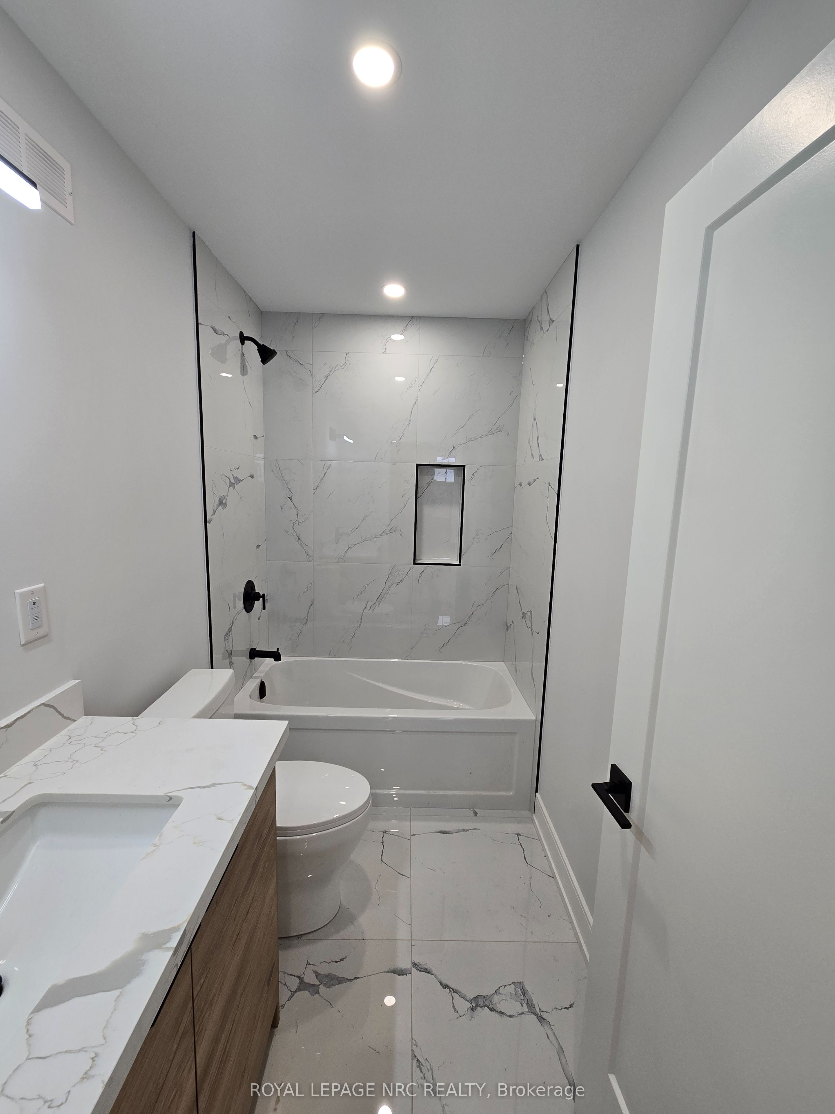 7394 Splendour Drive Lower Property Photo 9