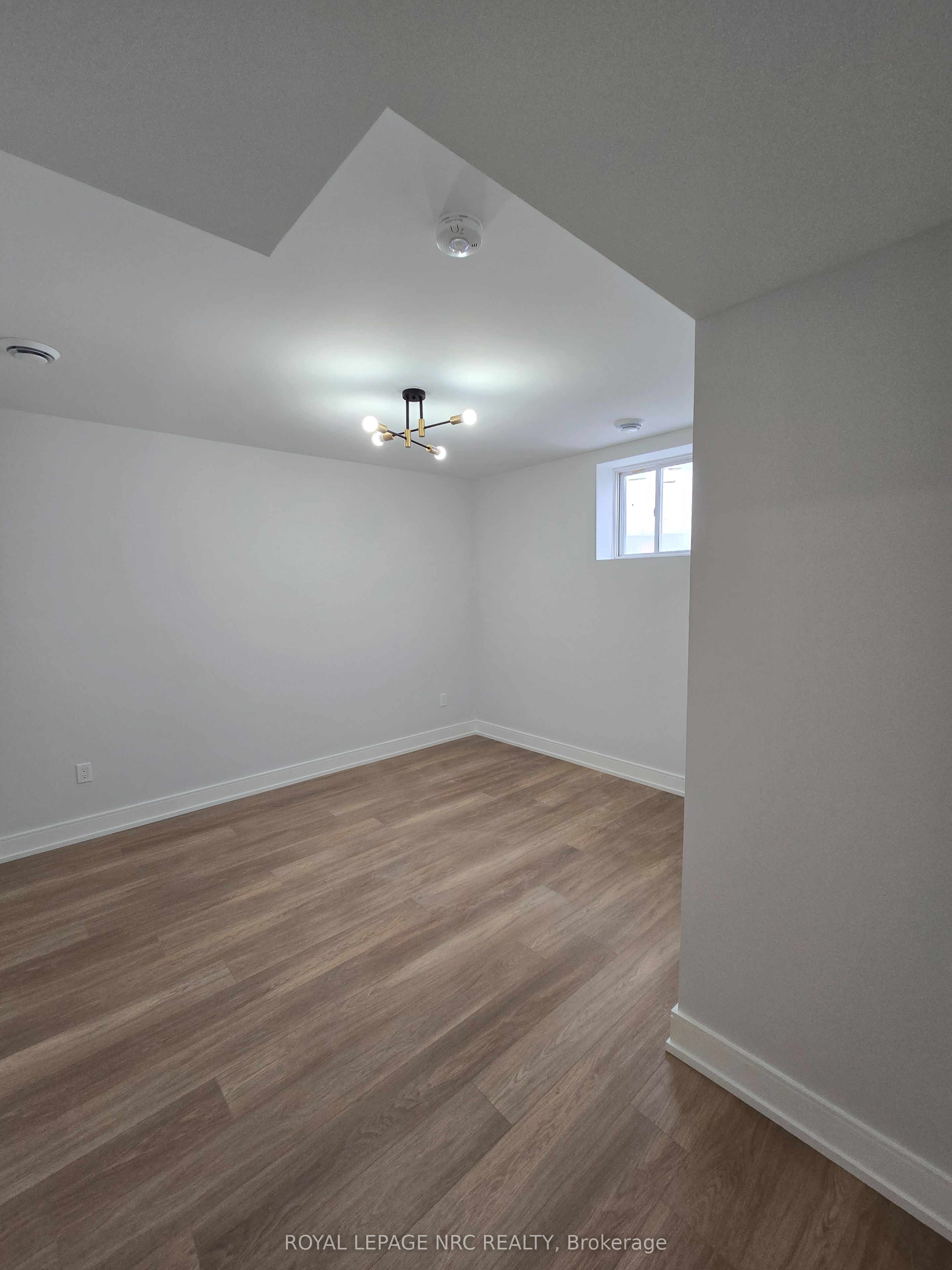 7394 Splendour Drive Lower Property Photo 10
