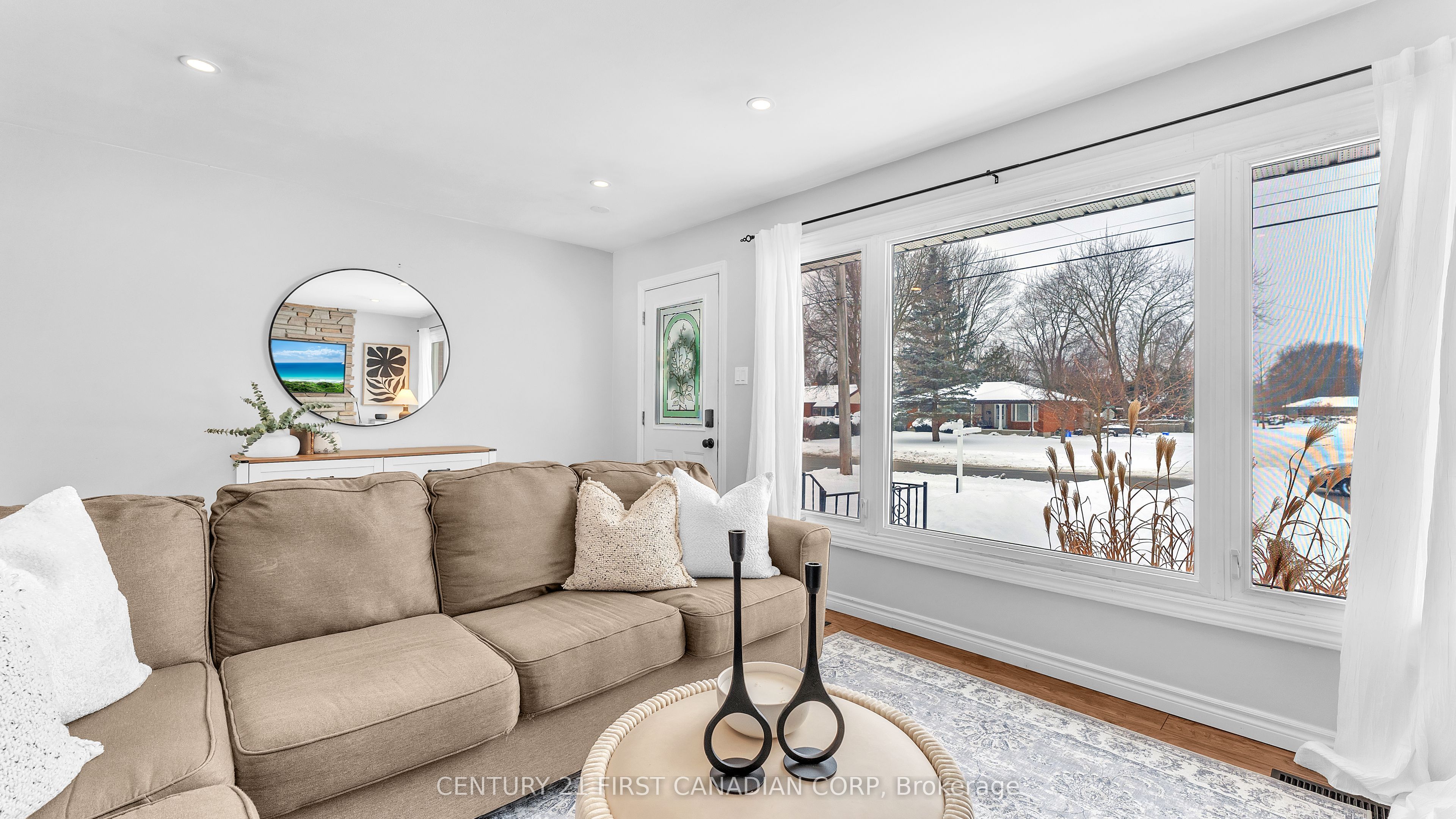 238 Mcnay Street Upper Unit Property Photo 4