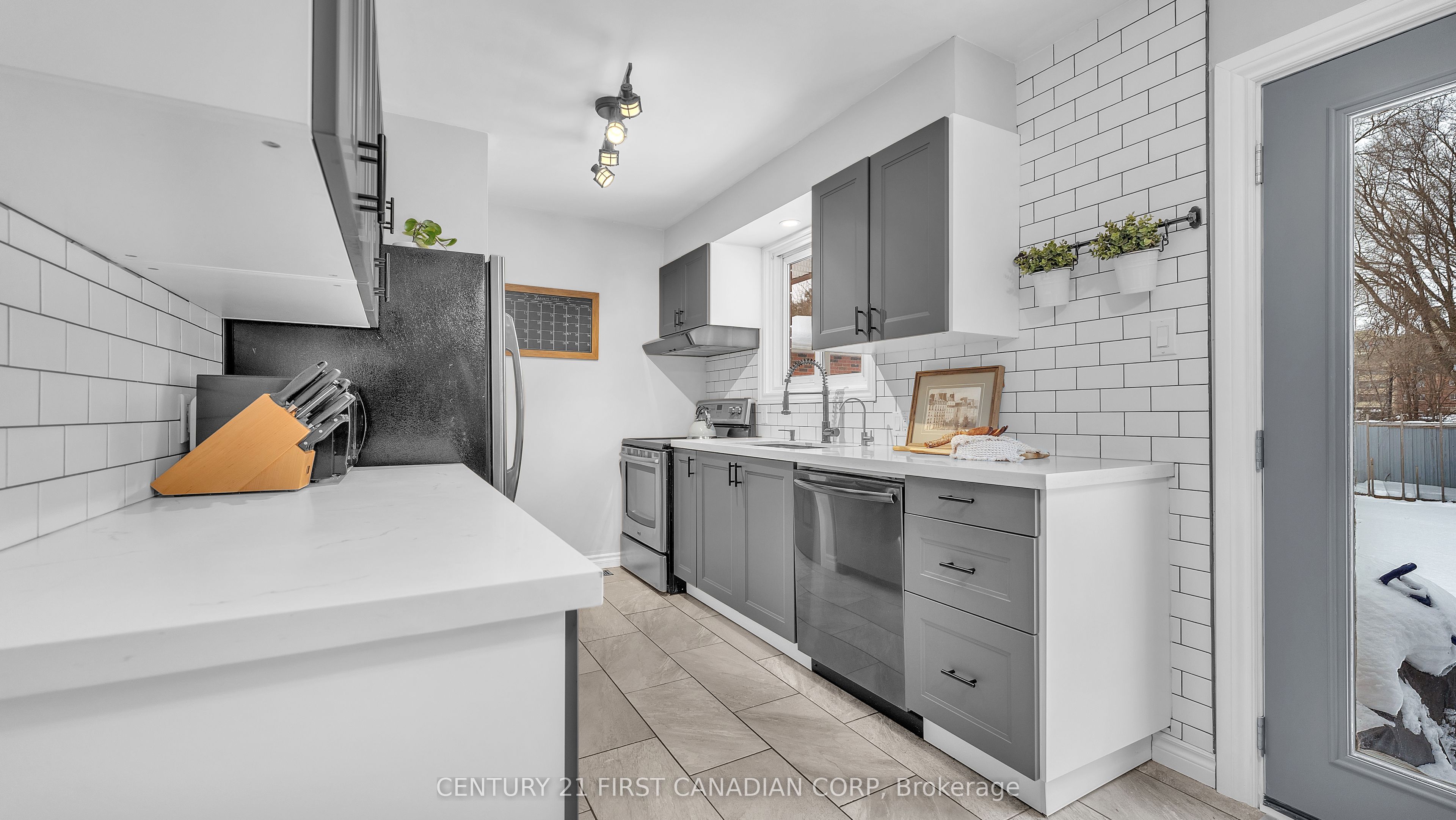 238 Mcnay Street Upper Unit Property Photo 9