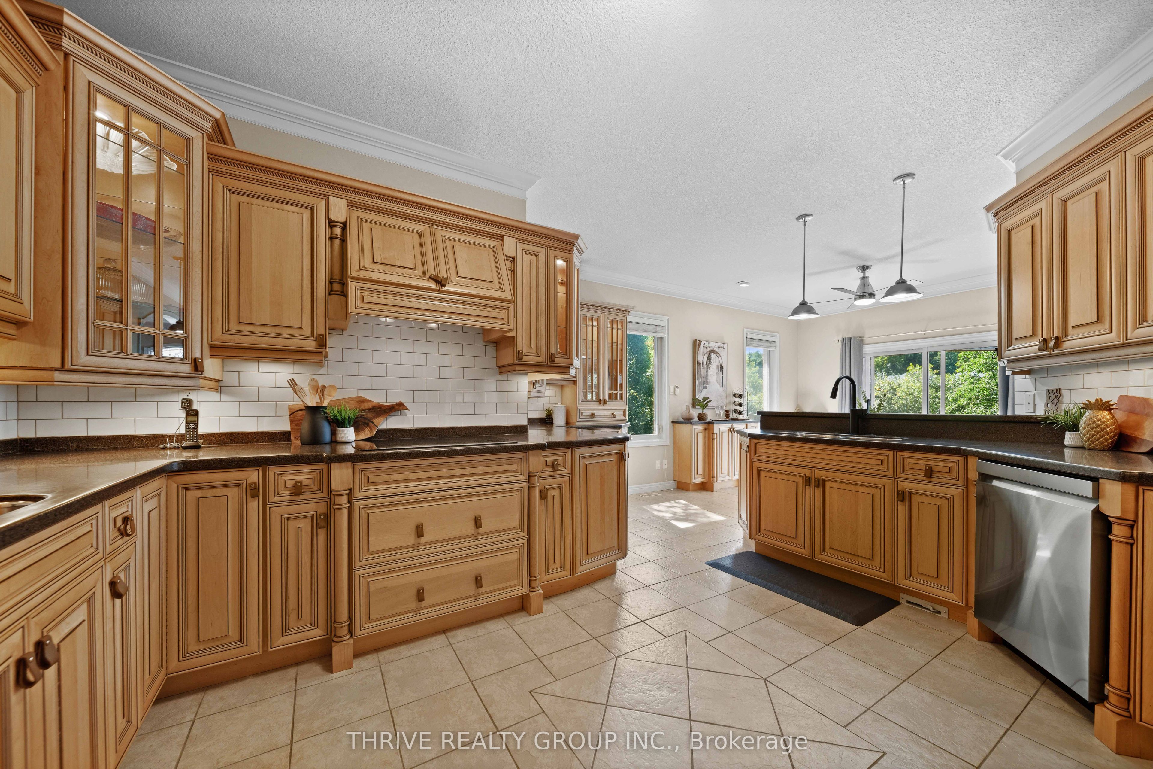 1193 Thornley Street Property Photo 12