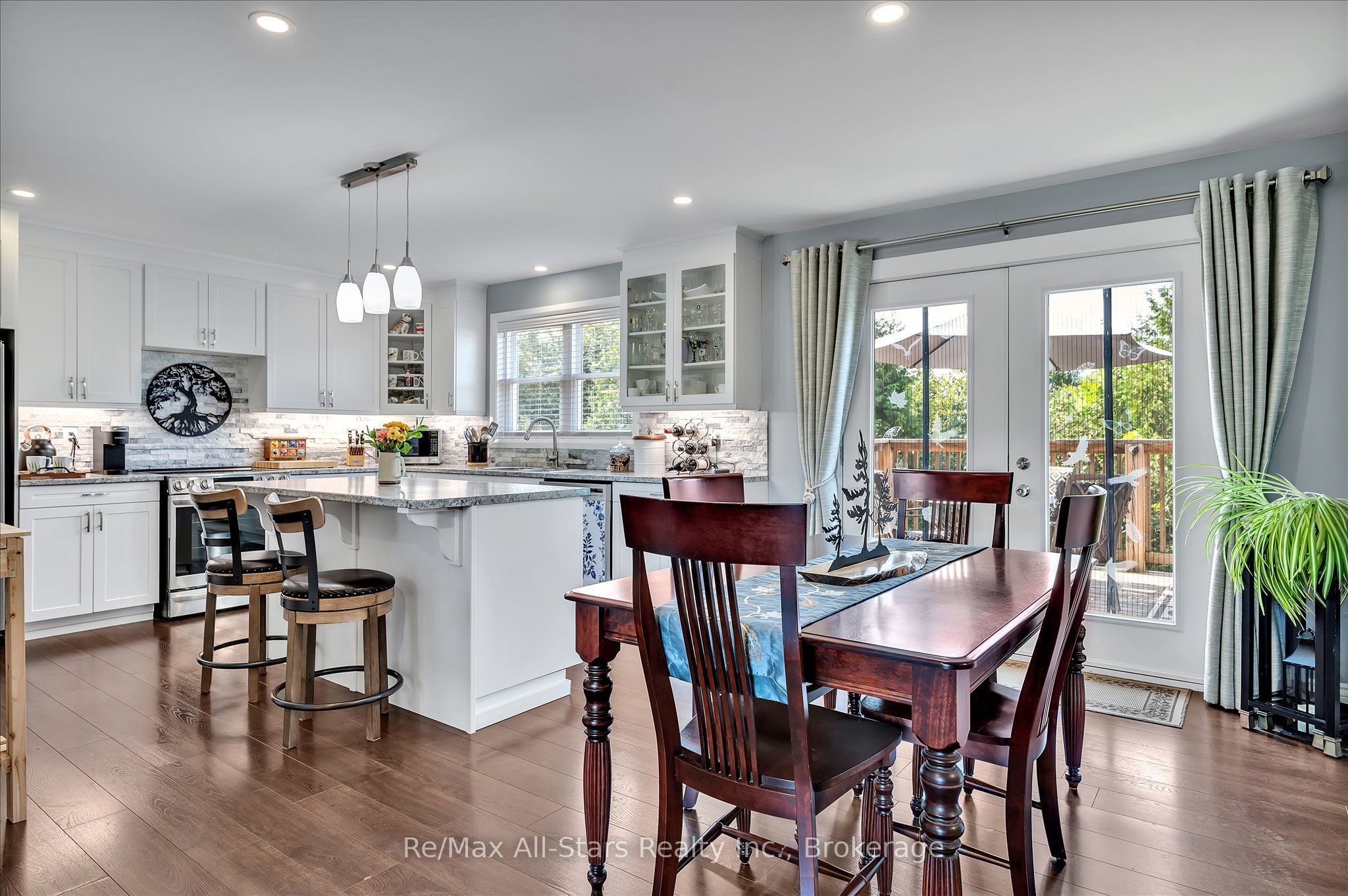 299 Barry Road Property Photo 9
