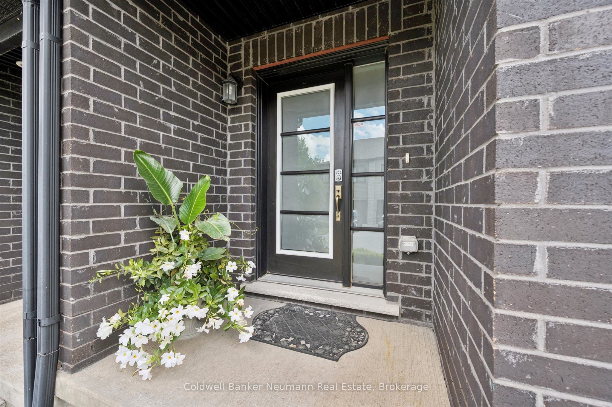 91 Poppy Drive E 3 Property Photo 2