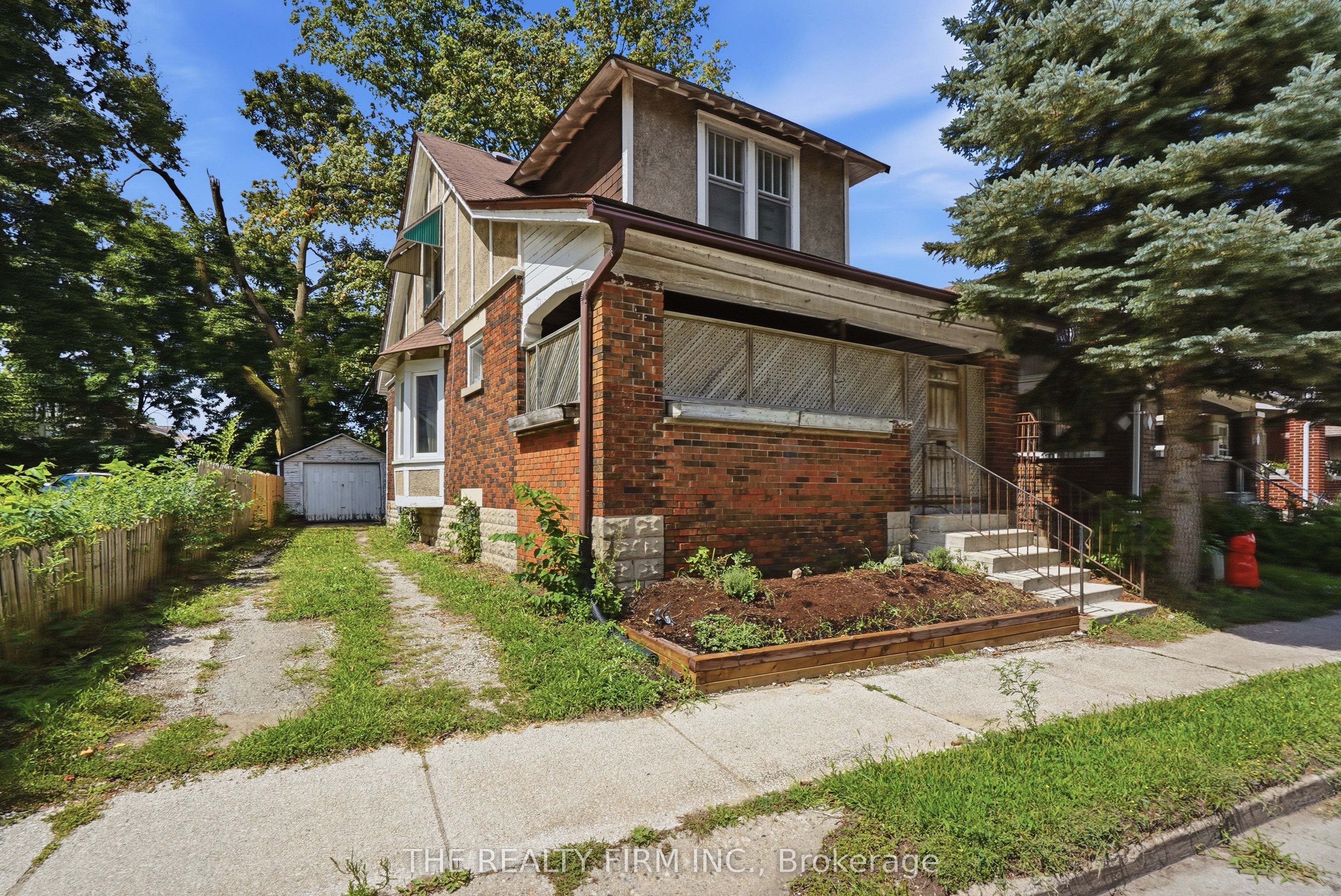 35 Wharncliffe Road S Property Photo 1
