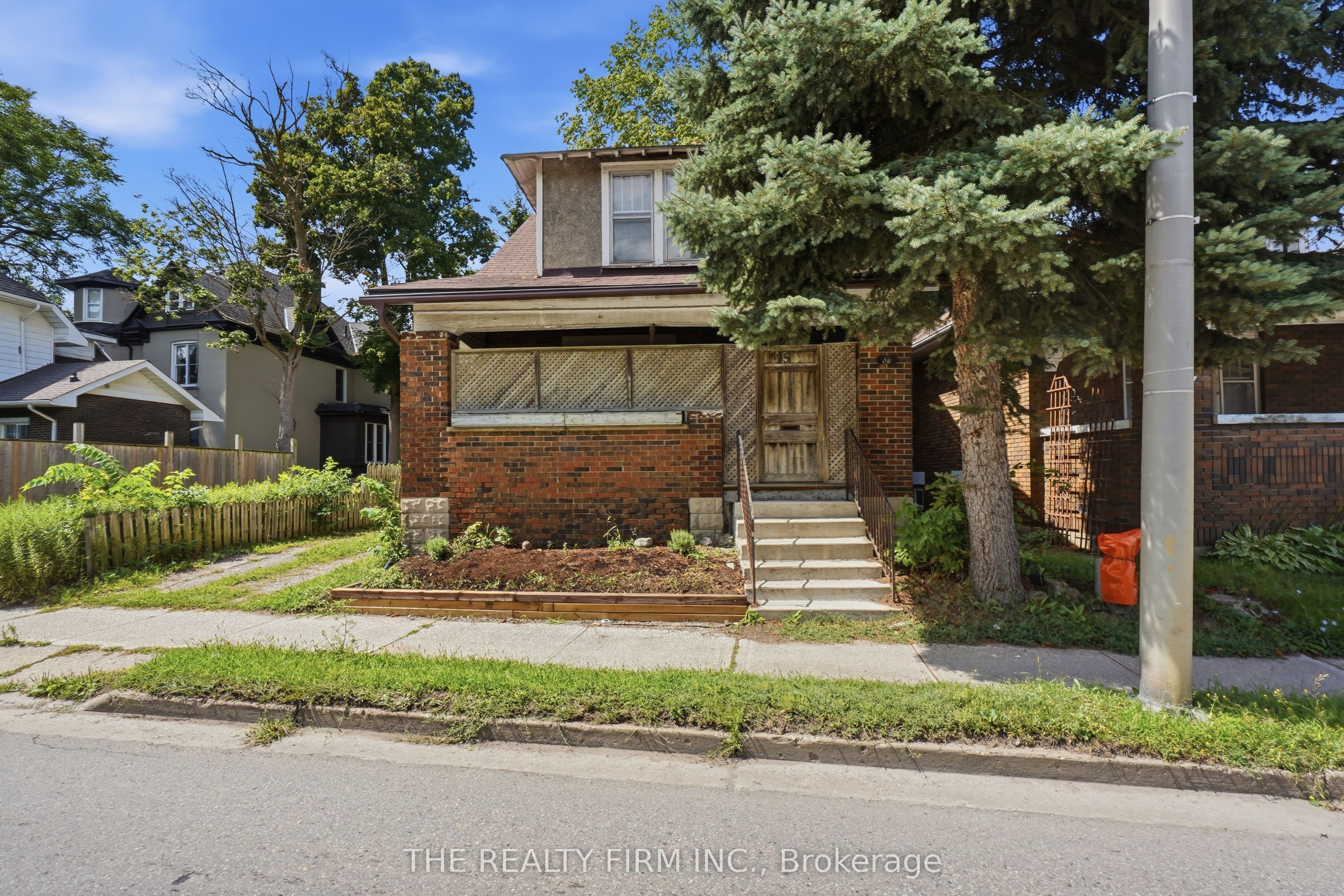35 Wharncliffe Road S Property Photo 2