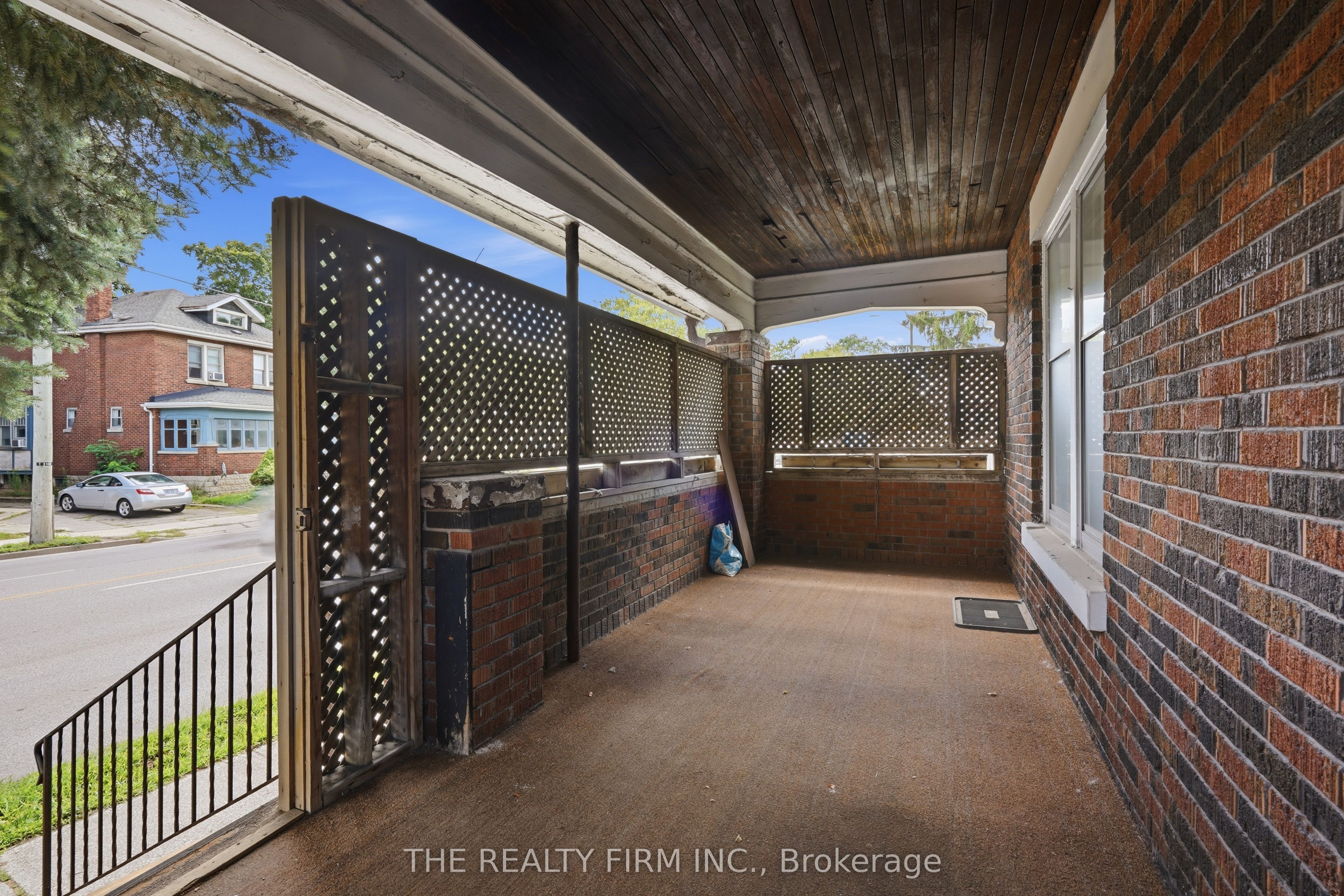 35 Wharncliffe Road S Property Photo 4