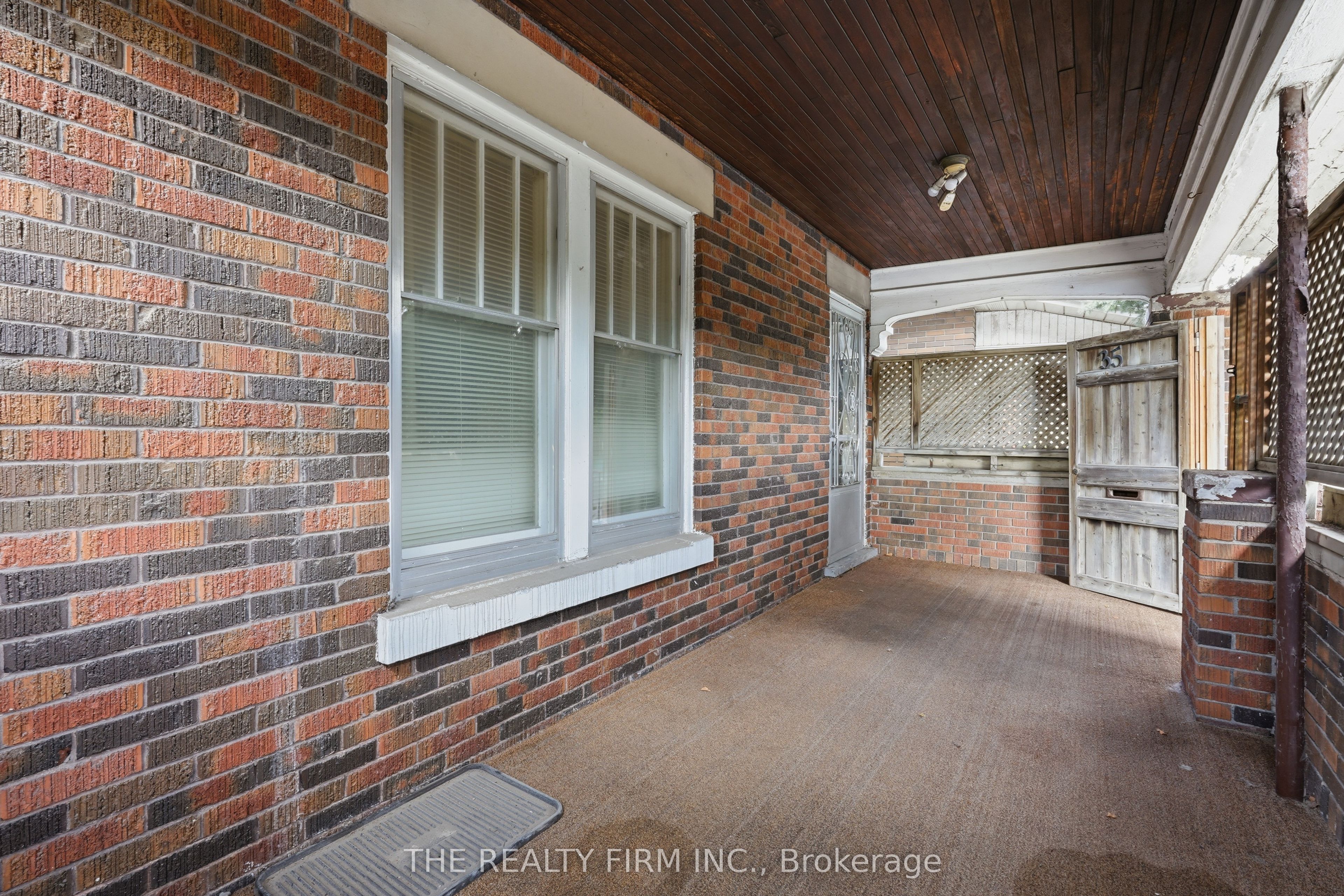35 Wharncliffe Road S Property Photo 5