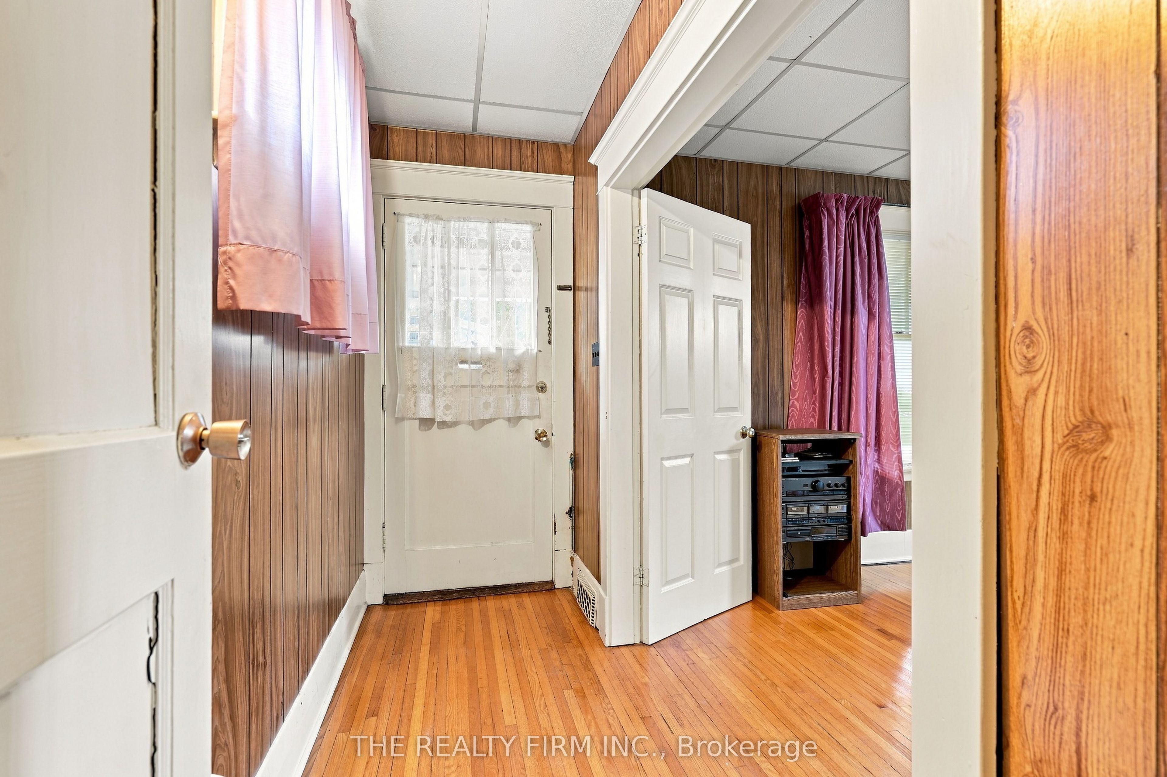35 Wharncliffe Road S Property Photo 6