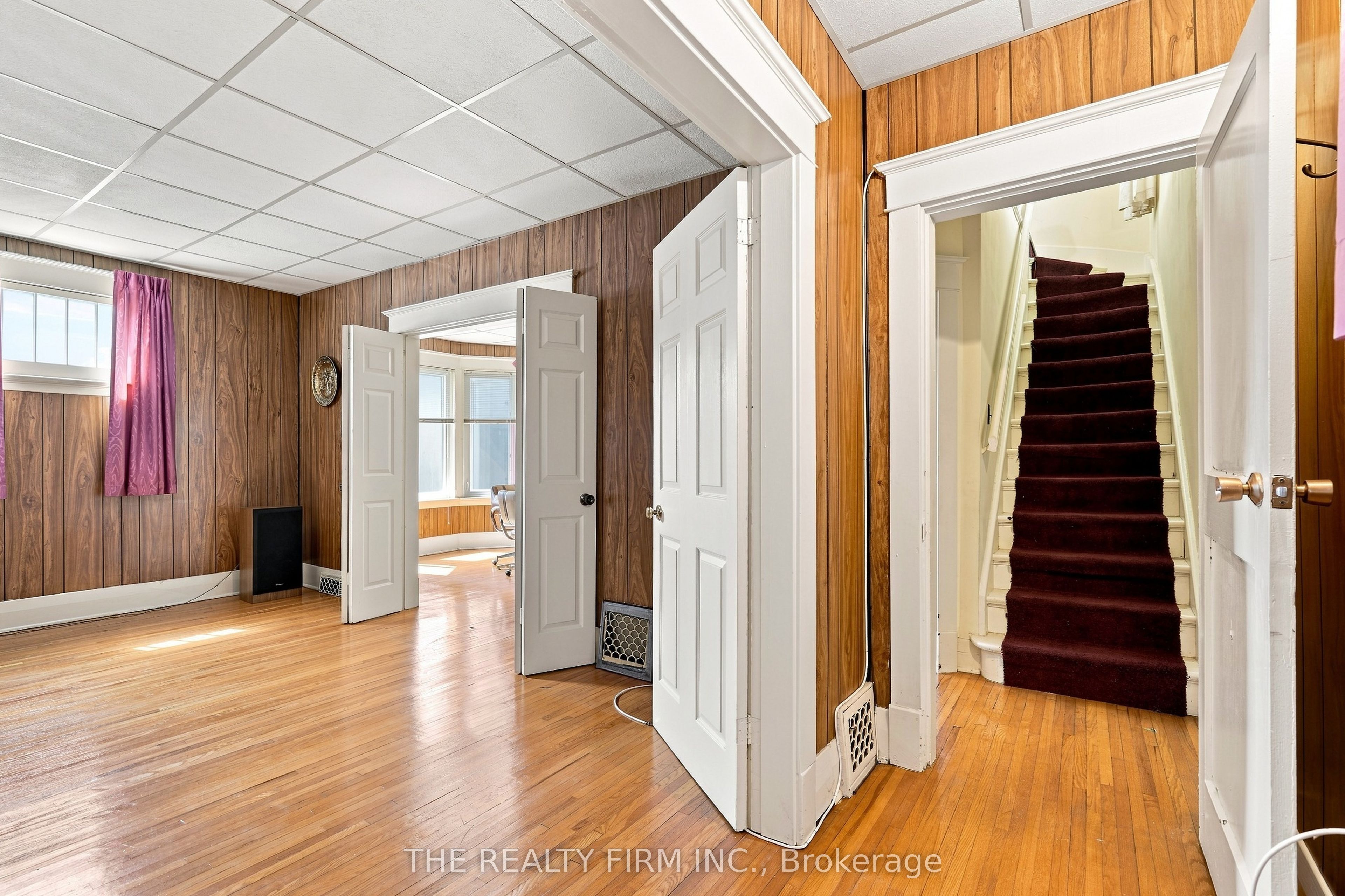 35 Wharncliffe Road S Property Photo 7