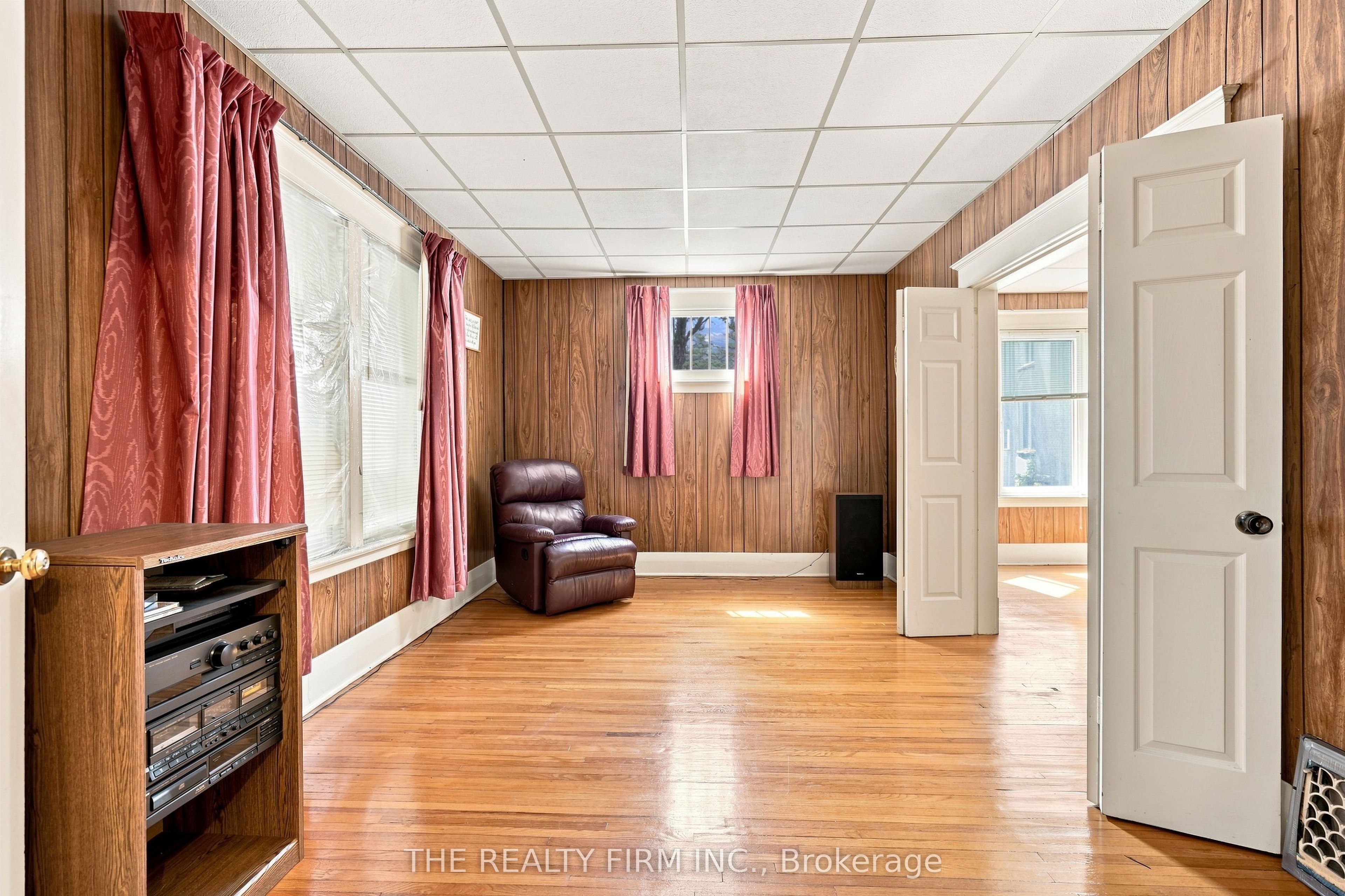 35 Wharncliffe Road S Property Photo 8