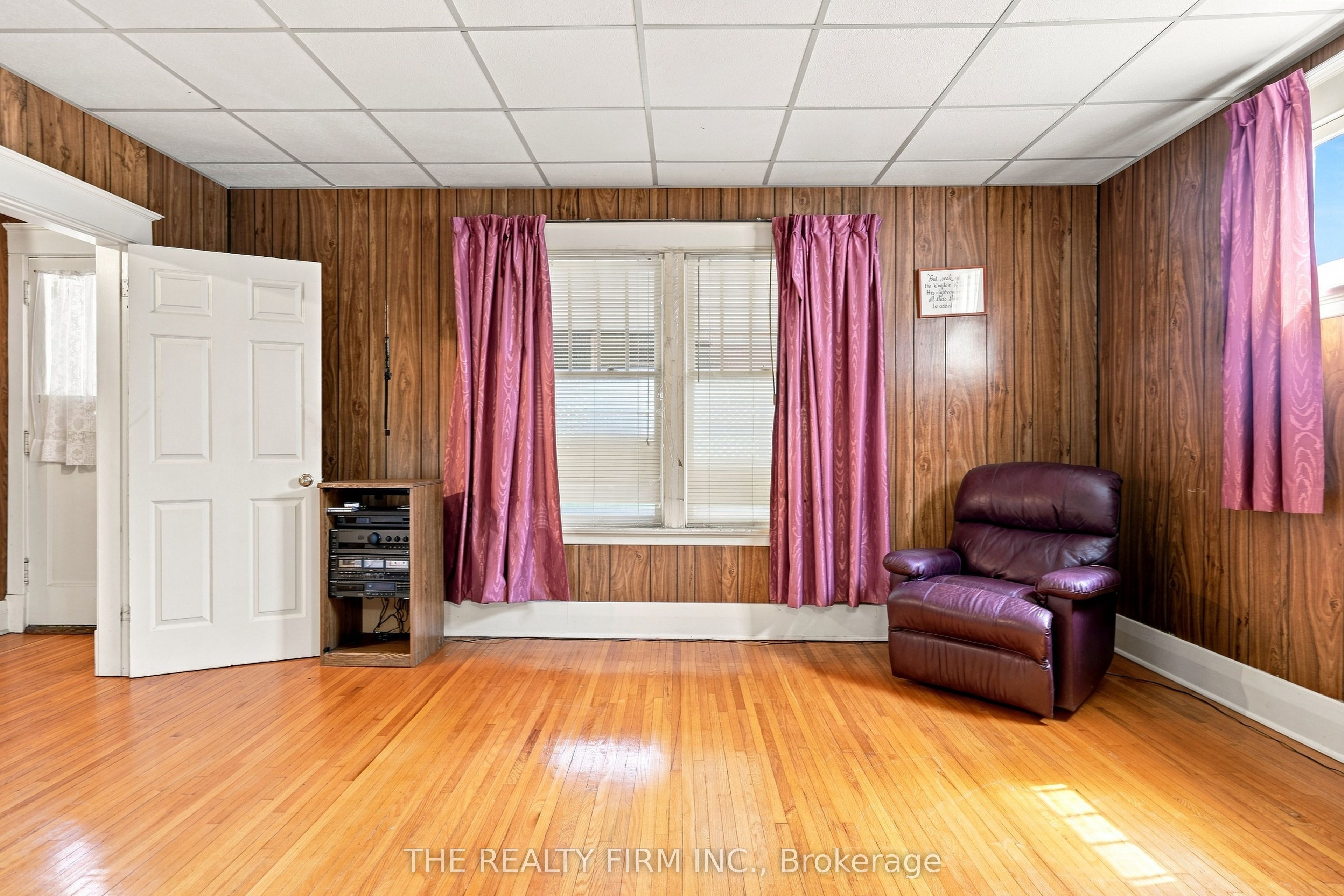 35 Wharncliffe Road S Property Photo 9