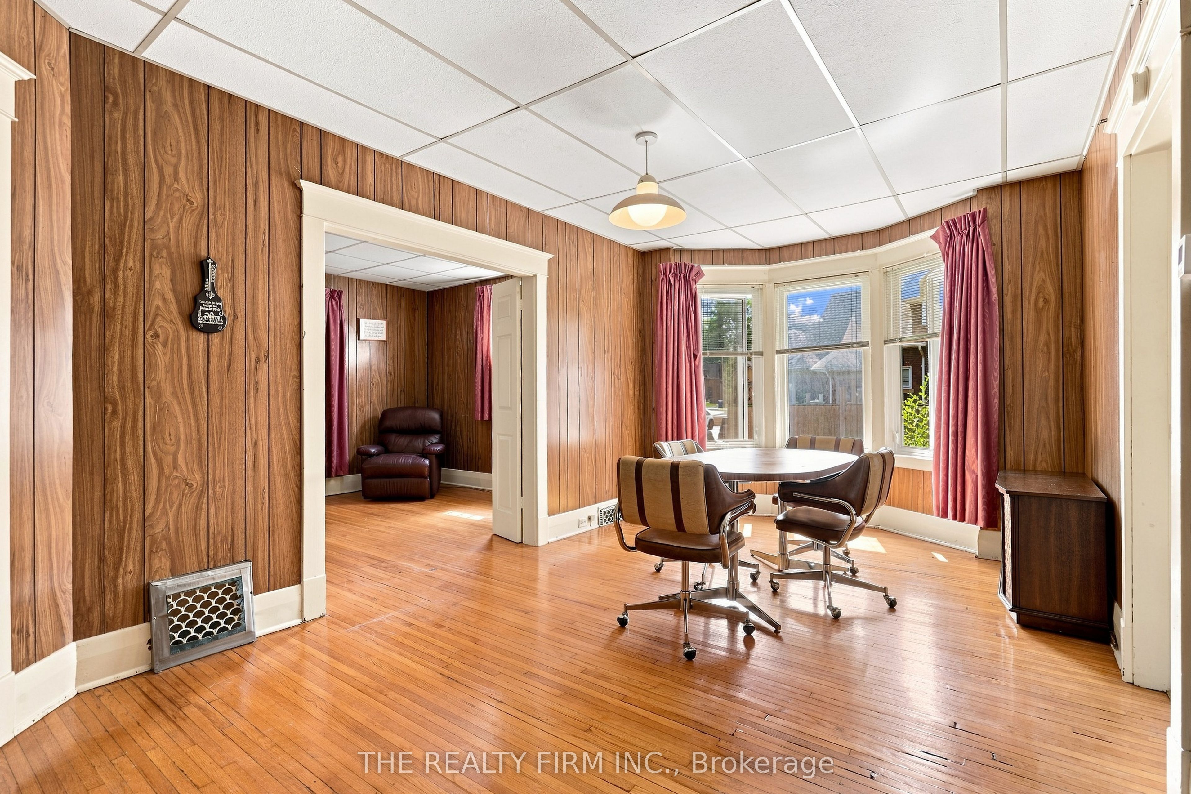 35 Wharncliffe Road S Property Photo 14