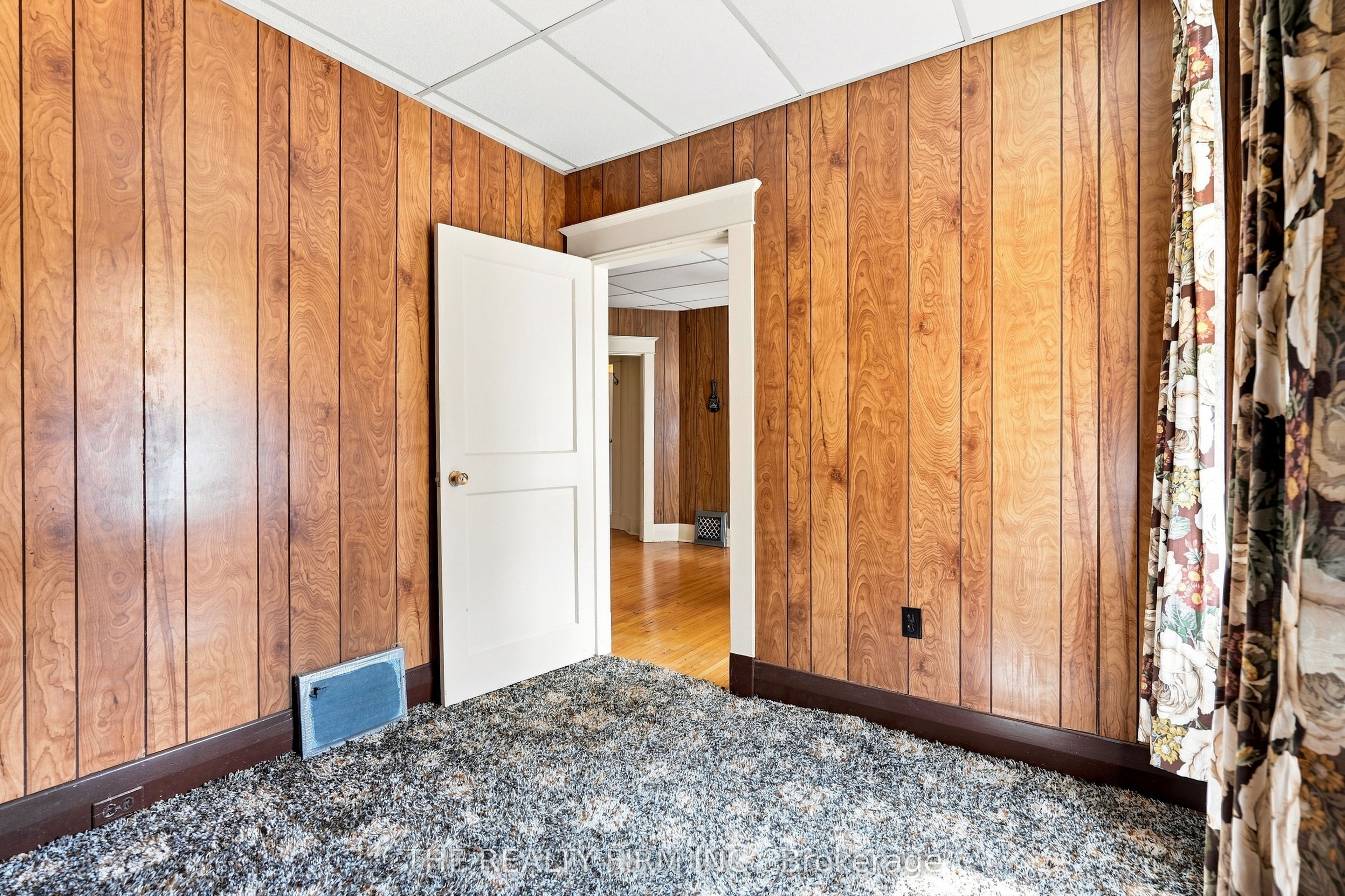 35 Wharncliffe Road S Property Photo 17