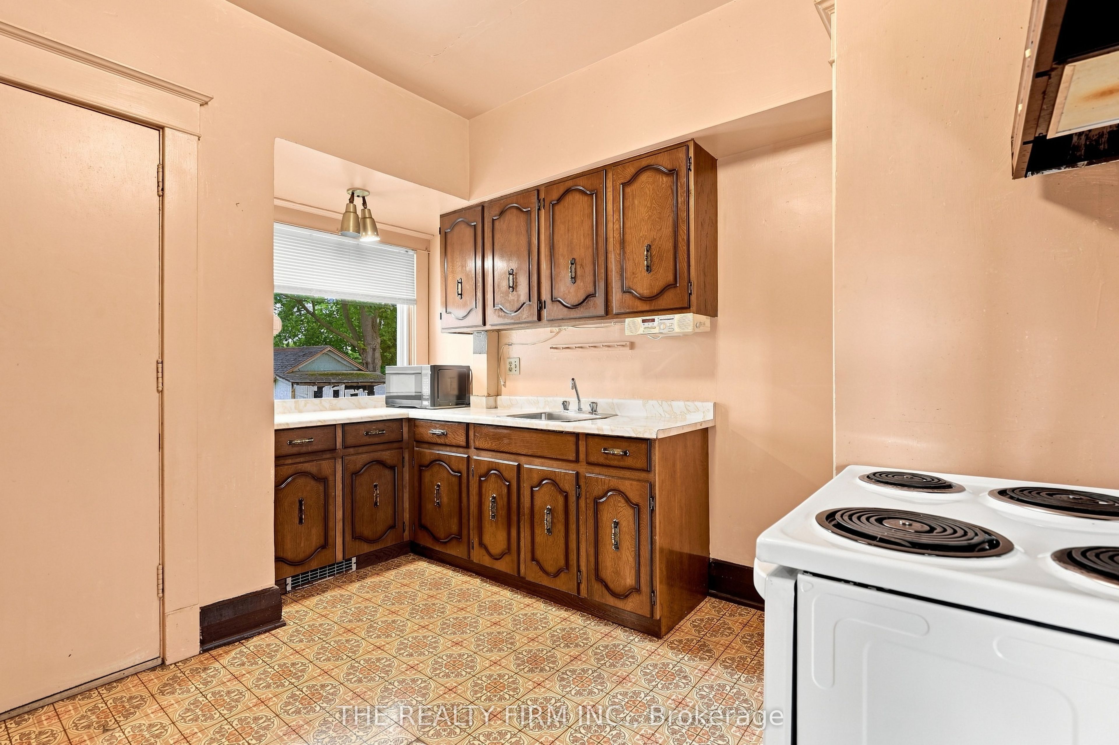 35 Wharncliffe Road S Property Photo 18