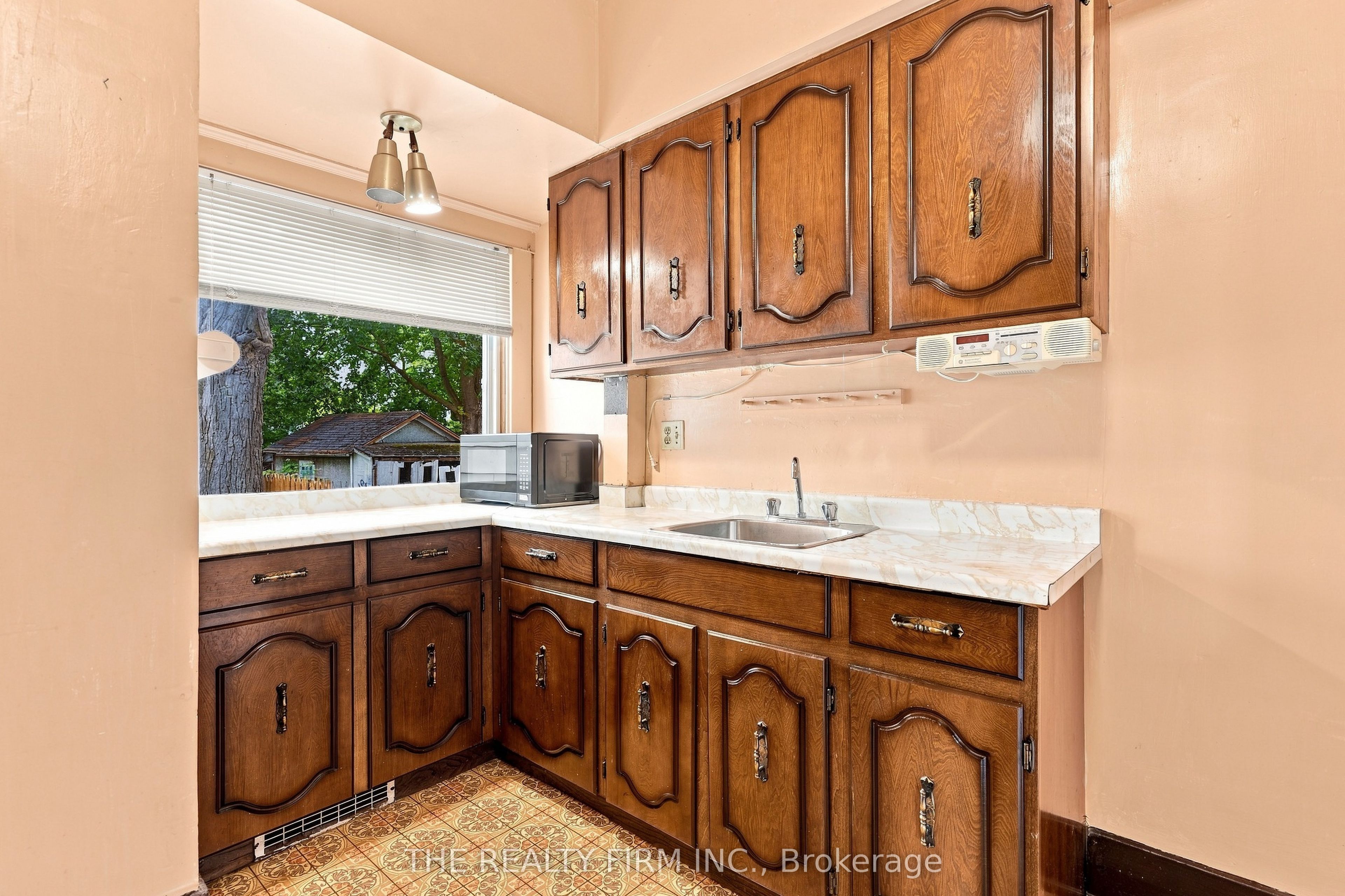 35 Wharncliffe Road S Property Photo 19