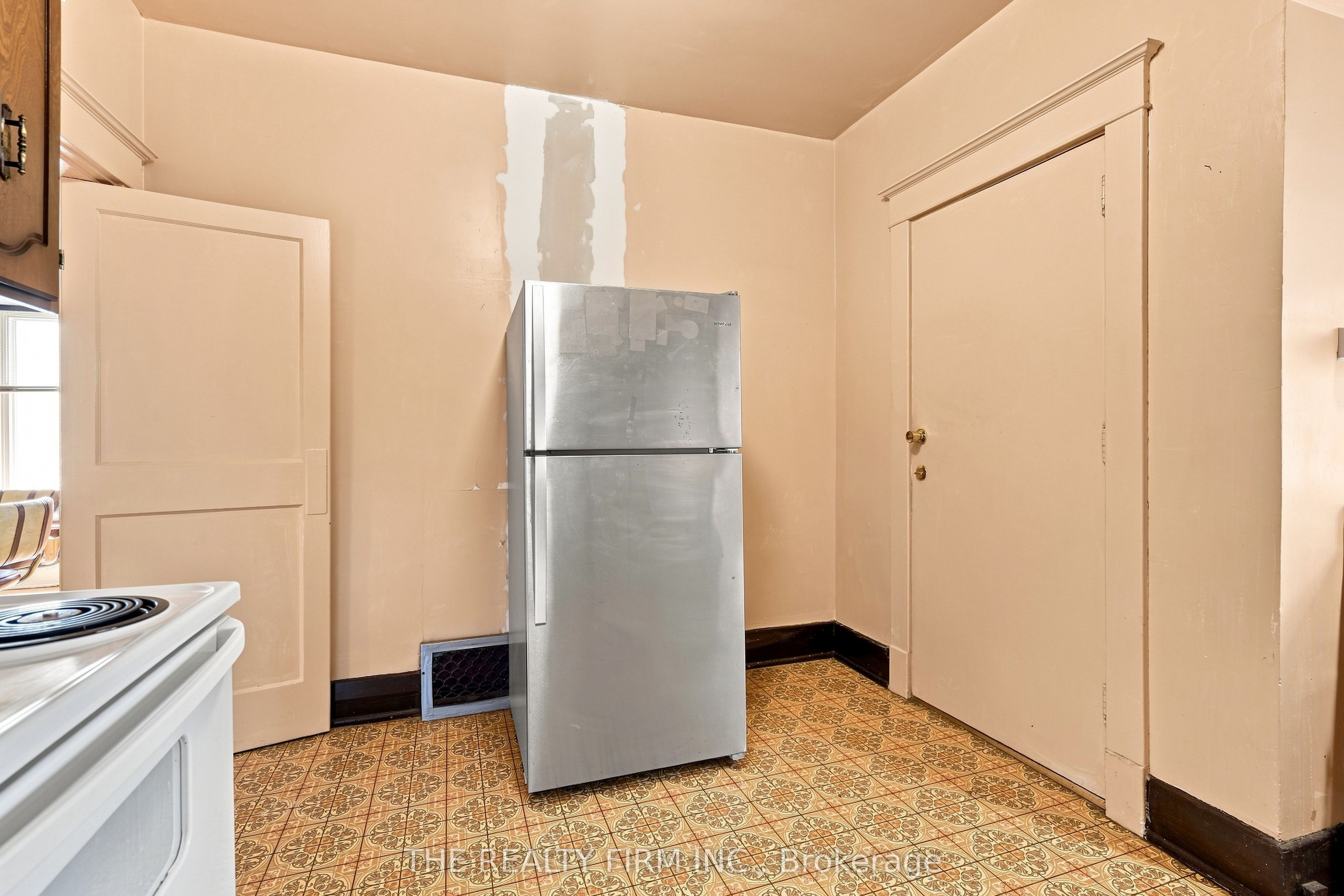35 Wharncliffe Road S Property Photo 21