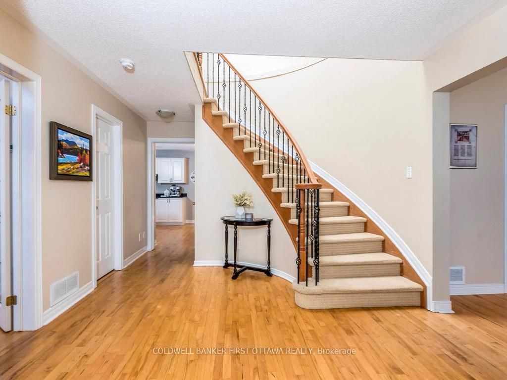 5 Hearn Crescent Property Photo 5