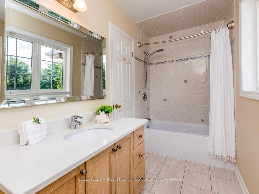 5 Hearn Crescent Property Photo 33