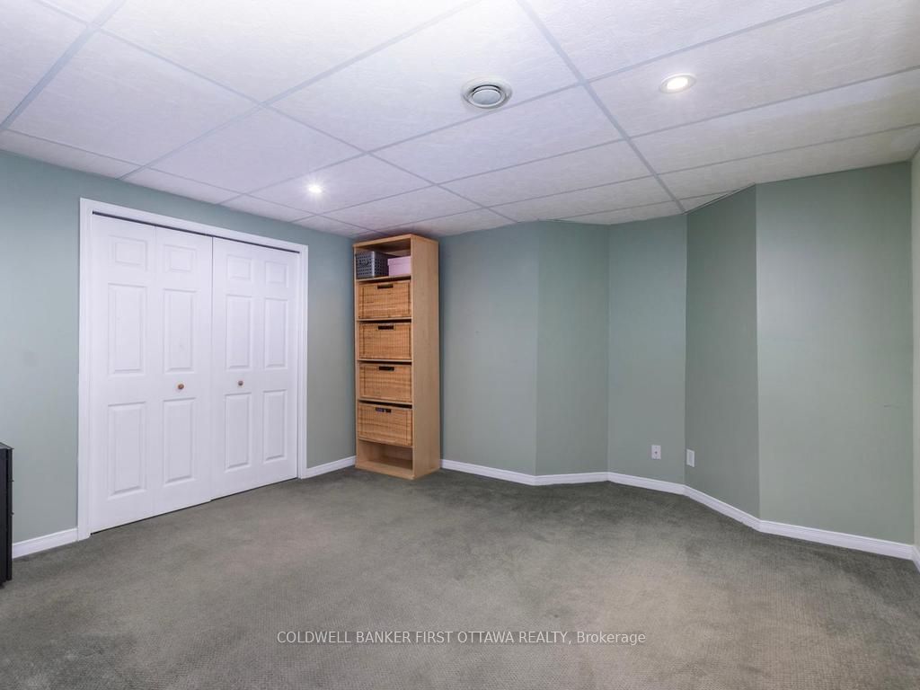 5 Hearn Crescent Property Photo 38