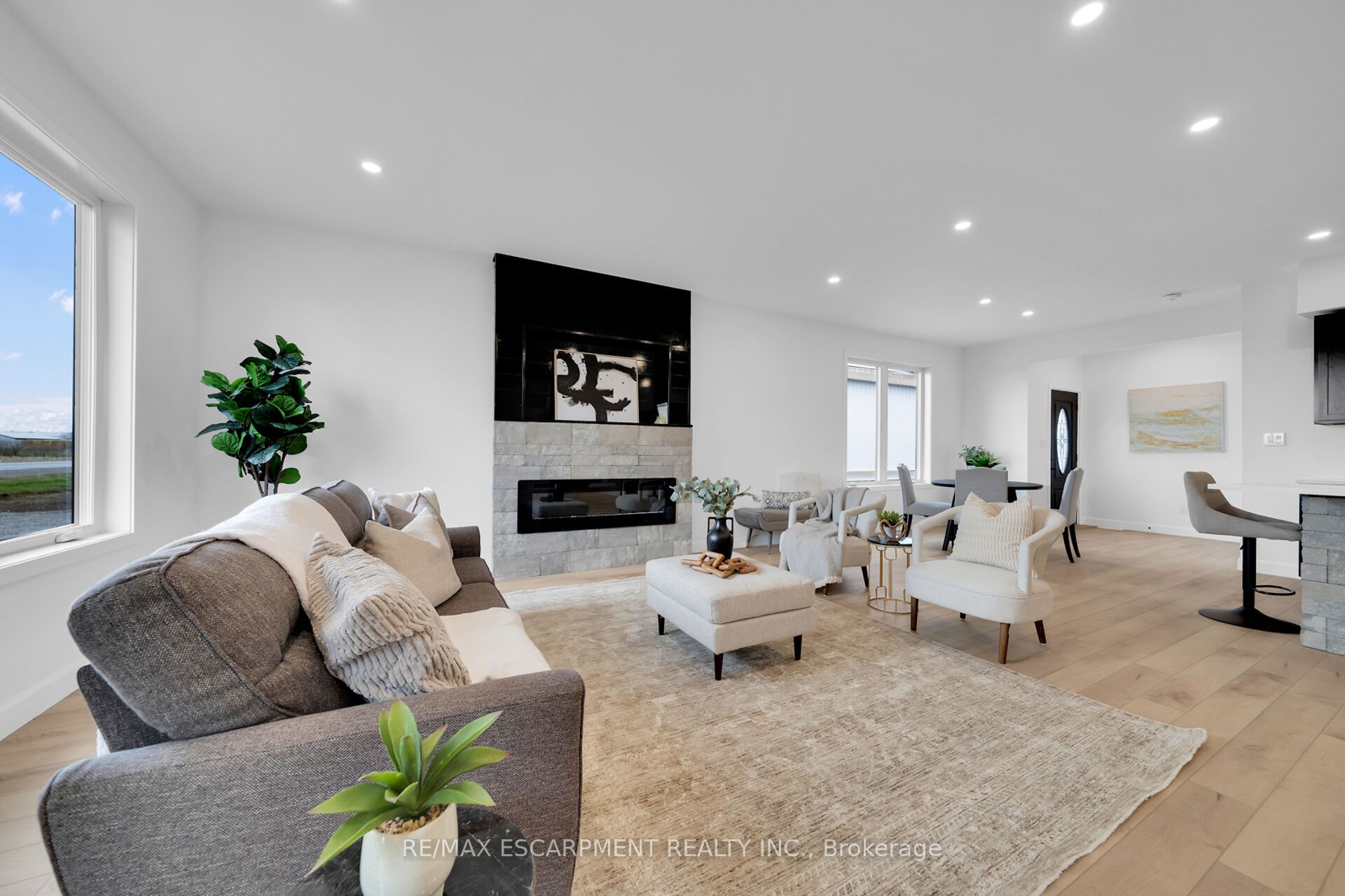4093 Rainham Road Property Photo 6
