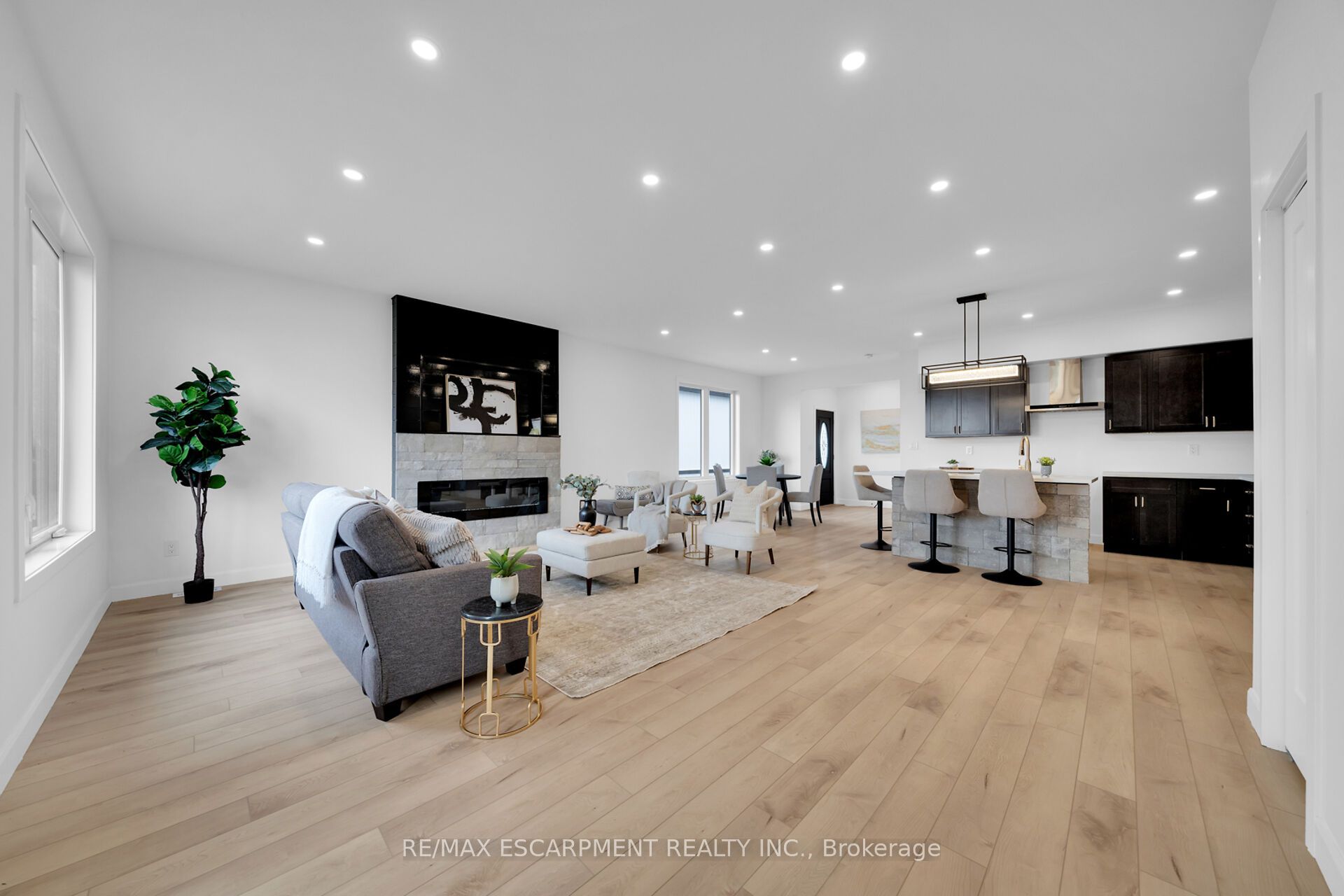 4093 Rainham Road Property Photo 9