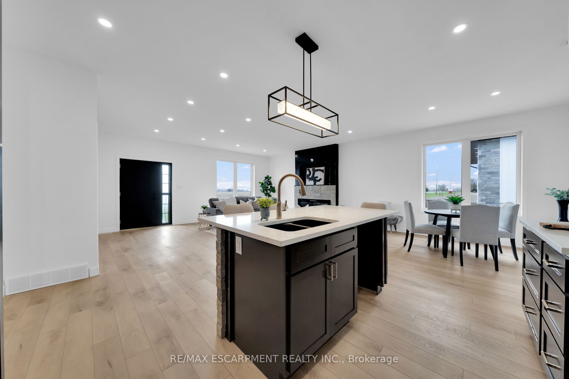 4093 Rainham Road Property Photo 14