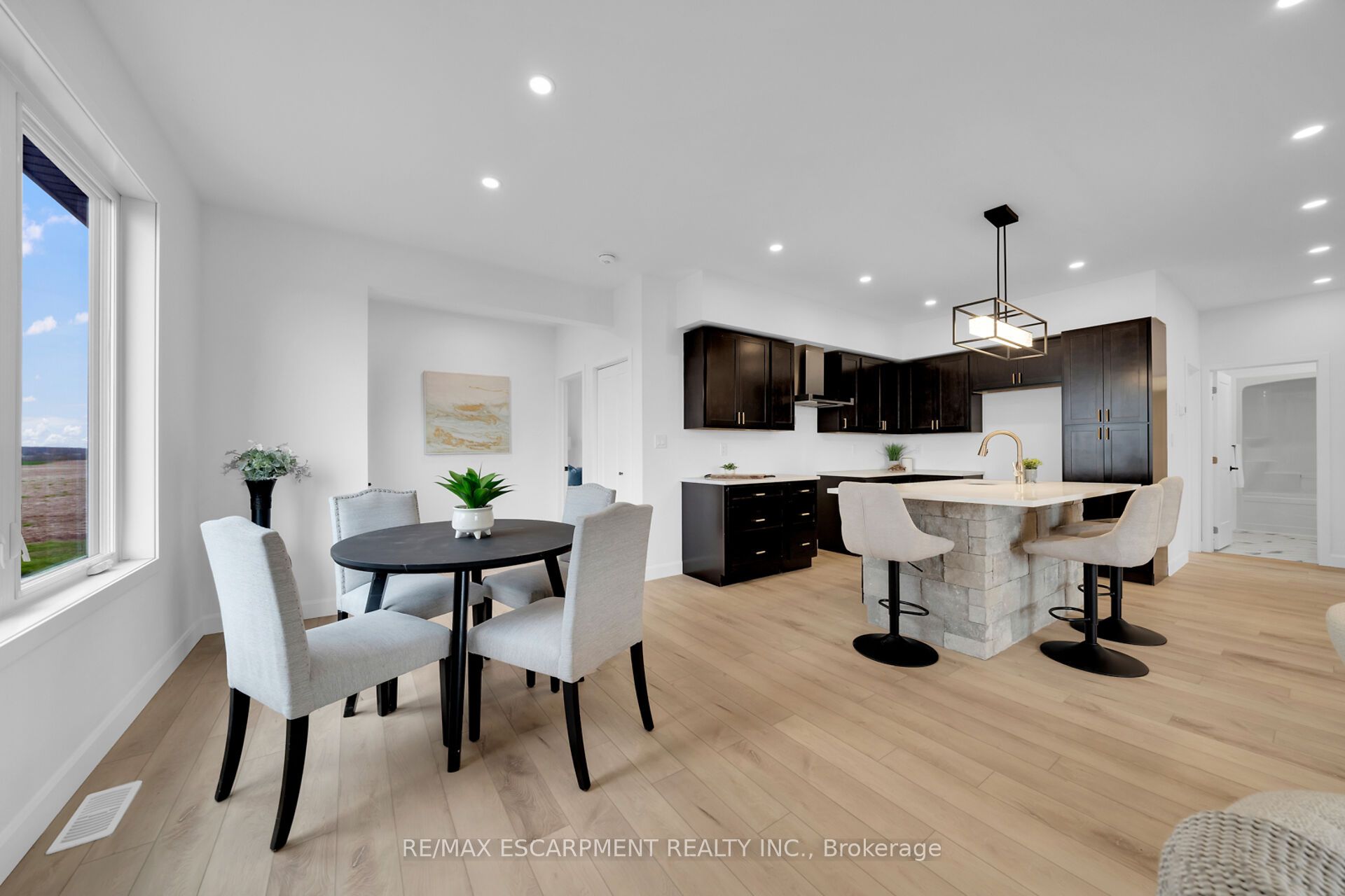 4093 Rainham Road Property Photo 17