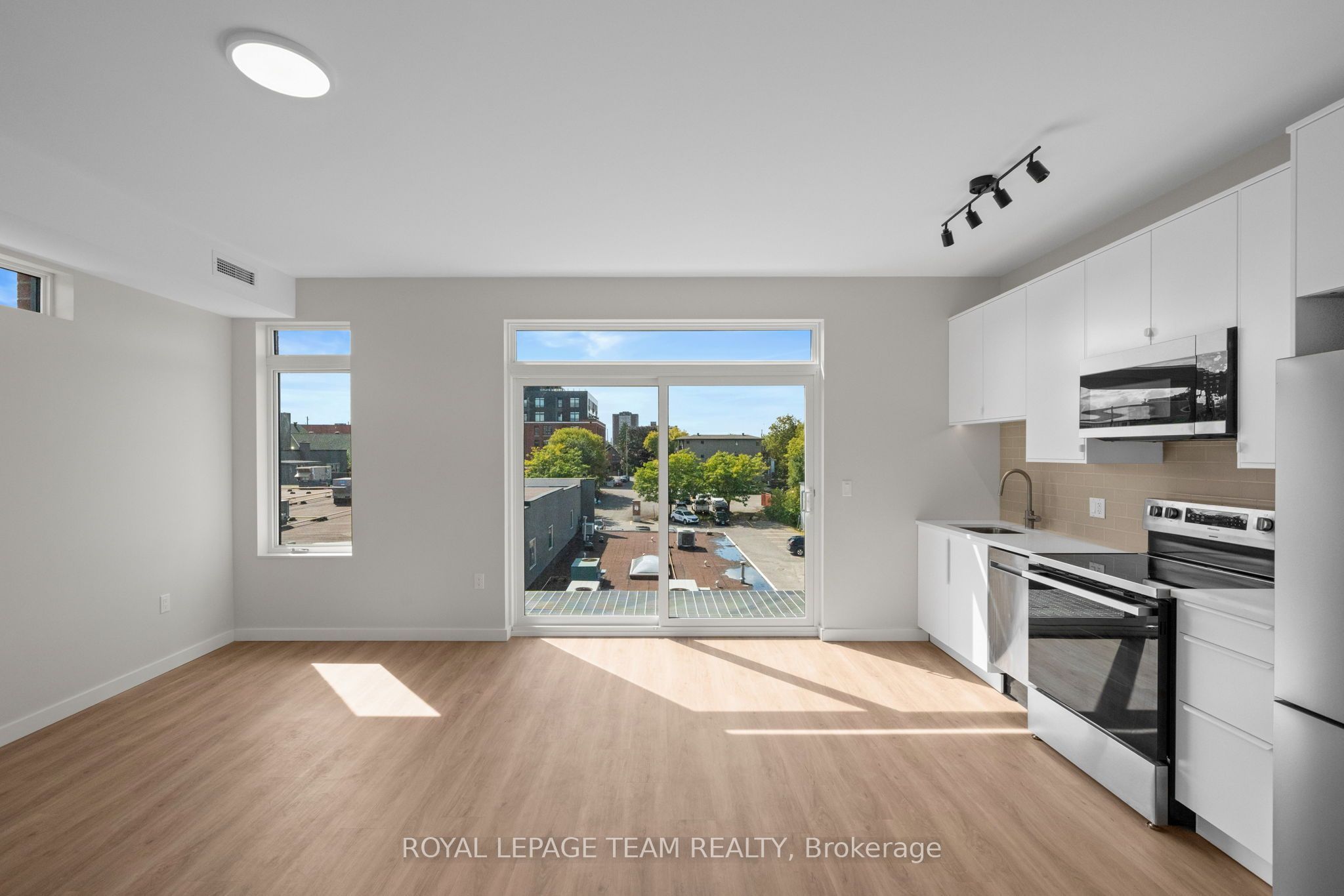 370 Athlone Avenue 303 Property Photo 8