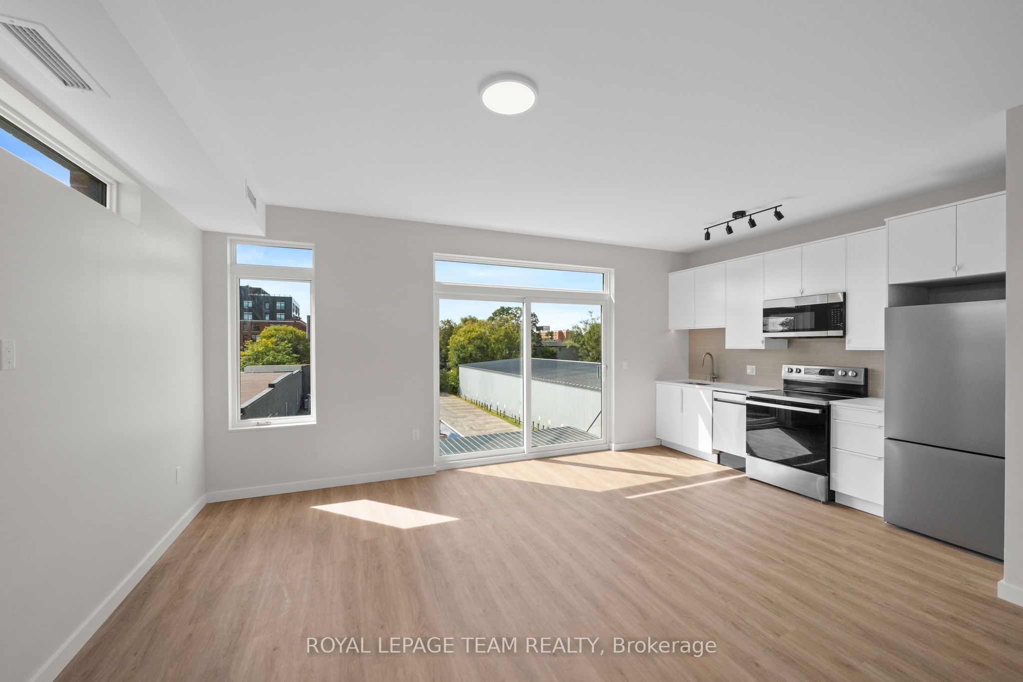 370 Athlone Avenue 303 Property Photo 12