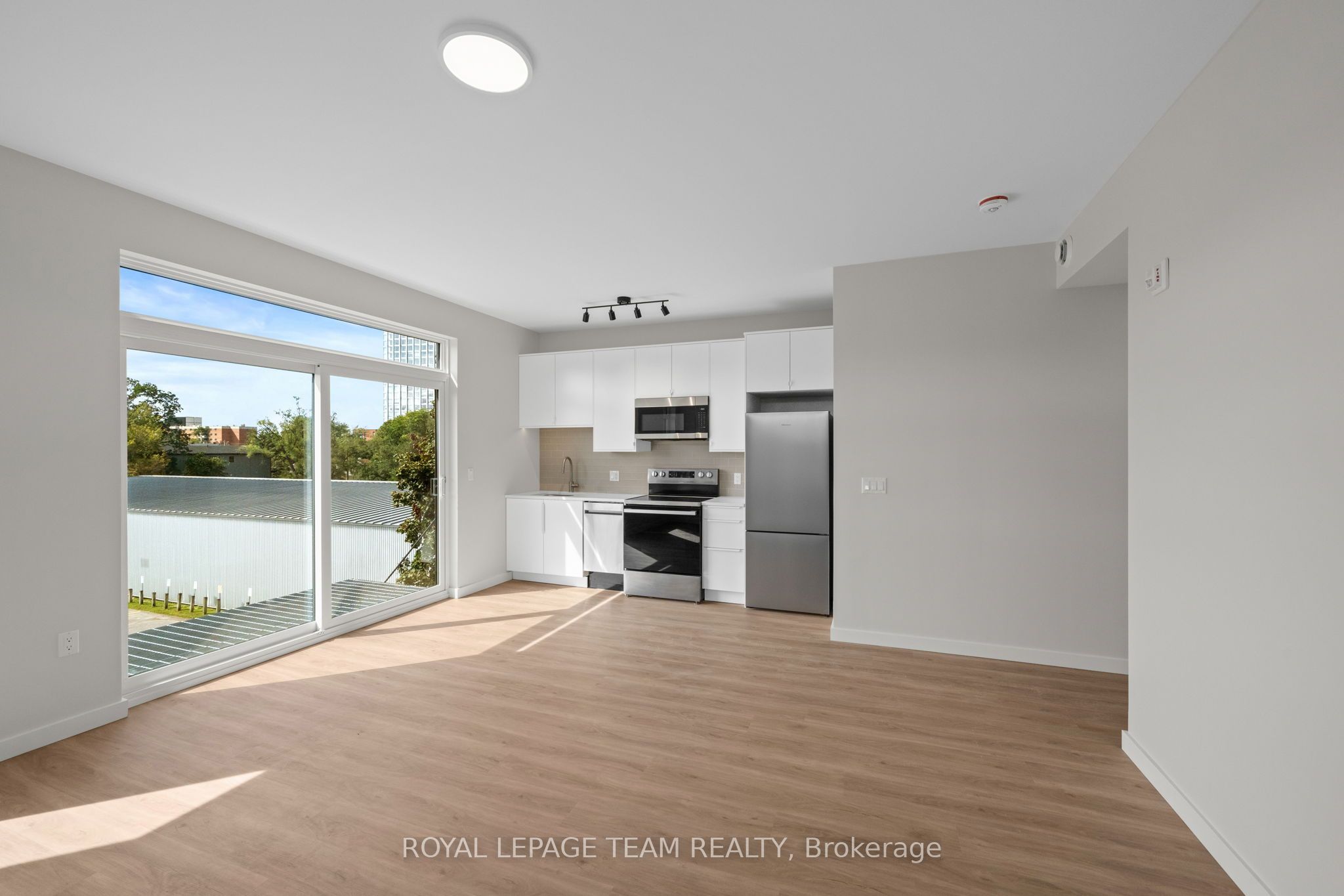 370 Athlone Avenue 303 Property Photo 13