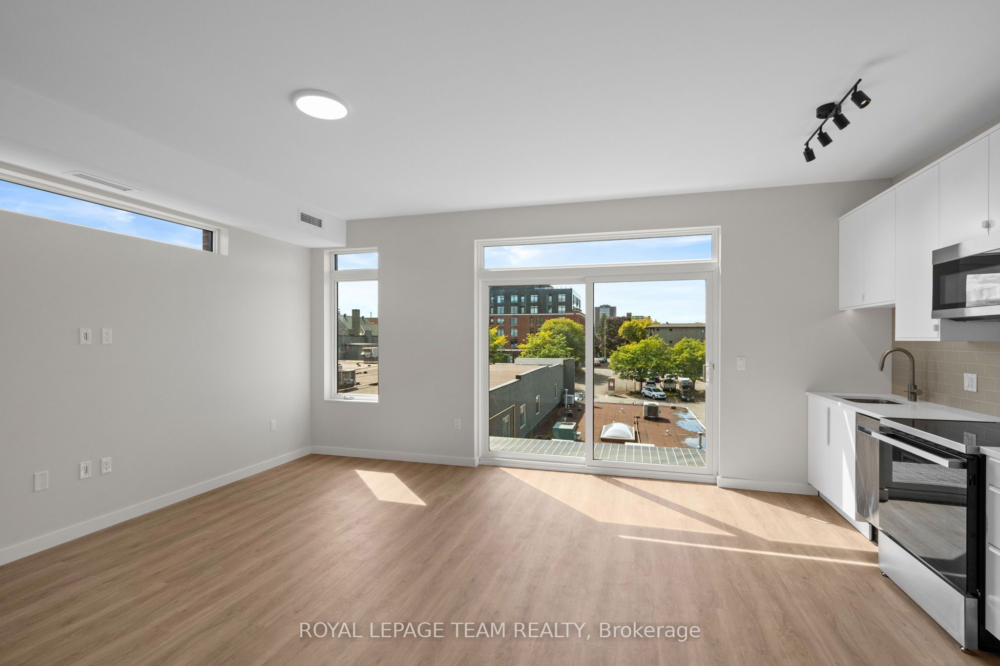 370 Athlone Avenue 303 Property Photo 14