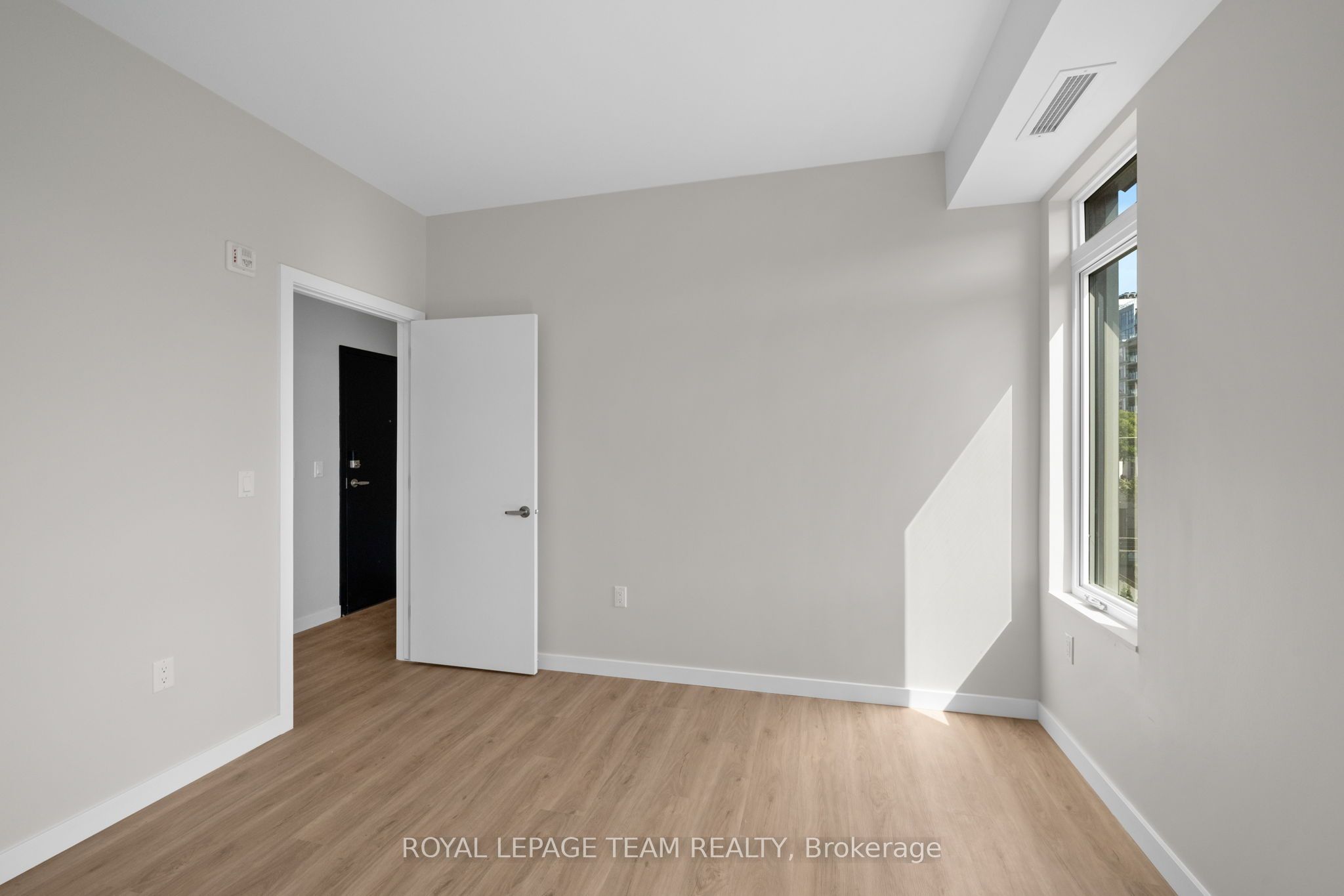 370 Athlone Avenue 303 Property Photo 18