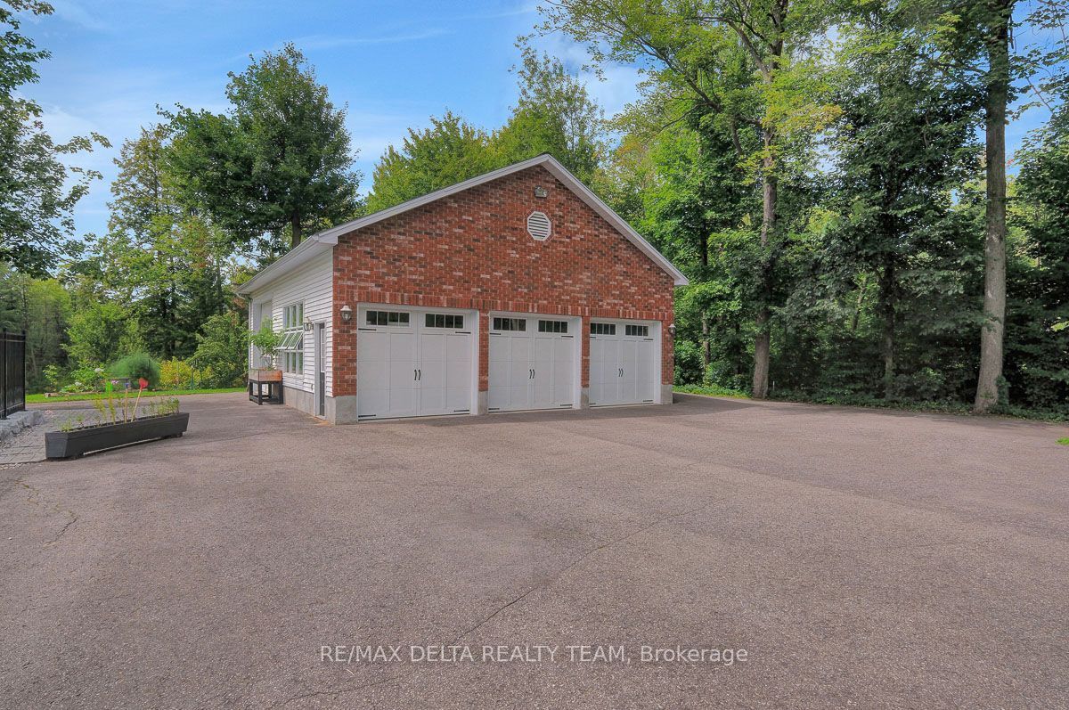 4230 Boundary Road N Property Photo 39