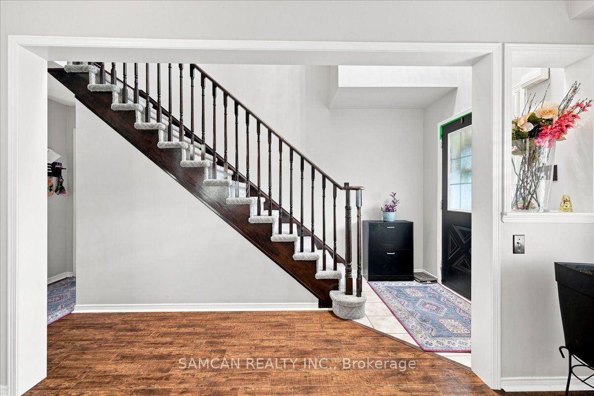 12 Hollinrake Avenue Property Photo 4