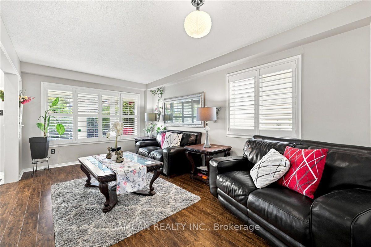 12 Hollinrake Avenue Property Photo 6