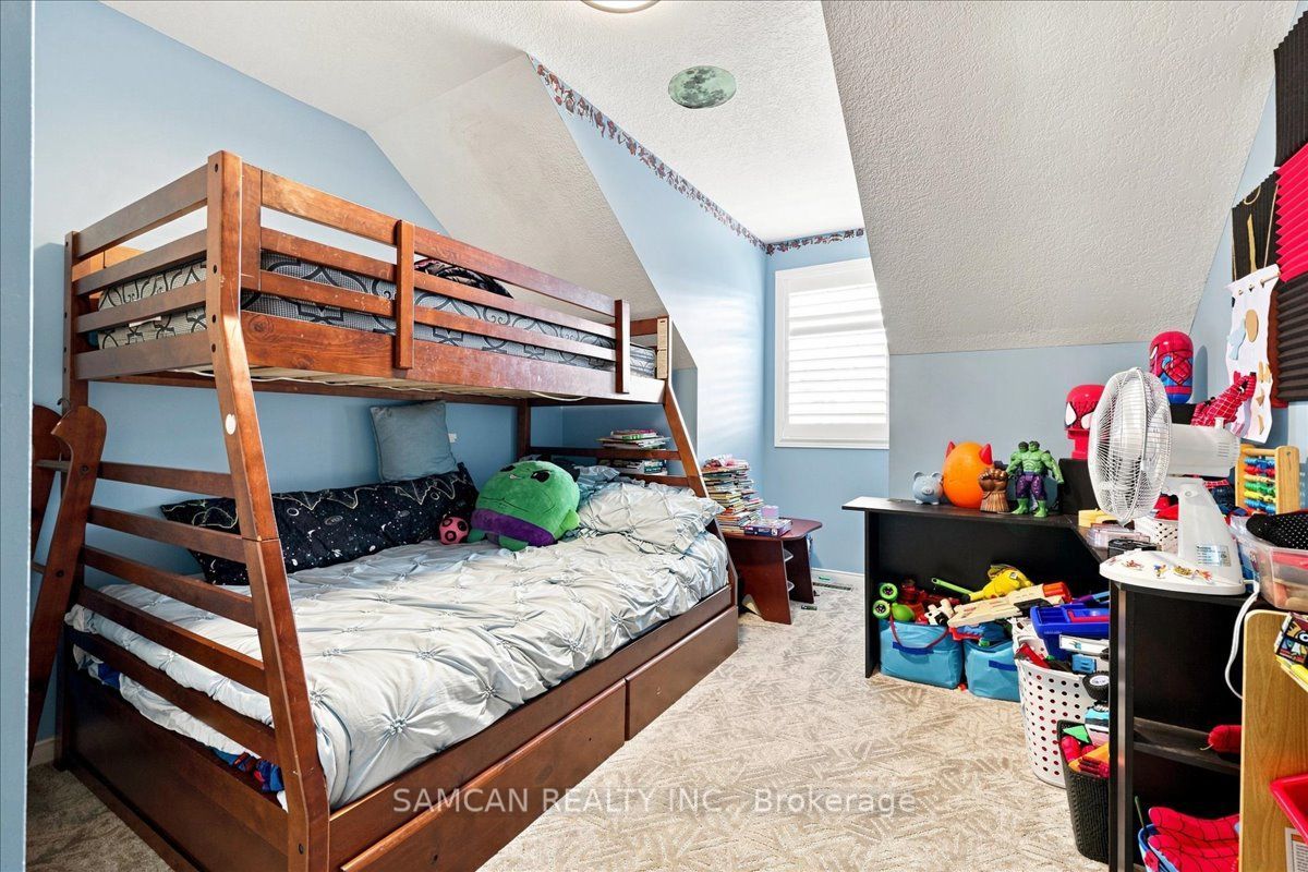 12 Hollinrake Avenue Property Photo 20