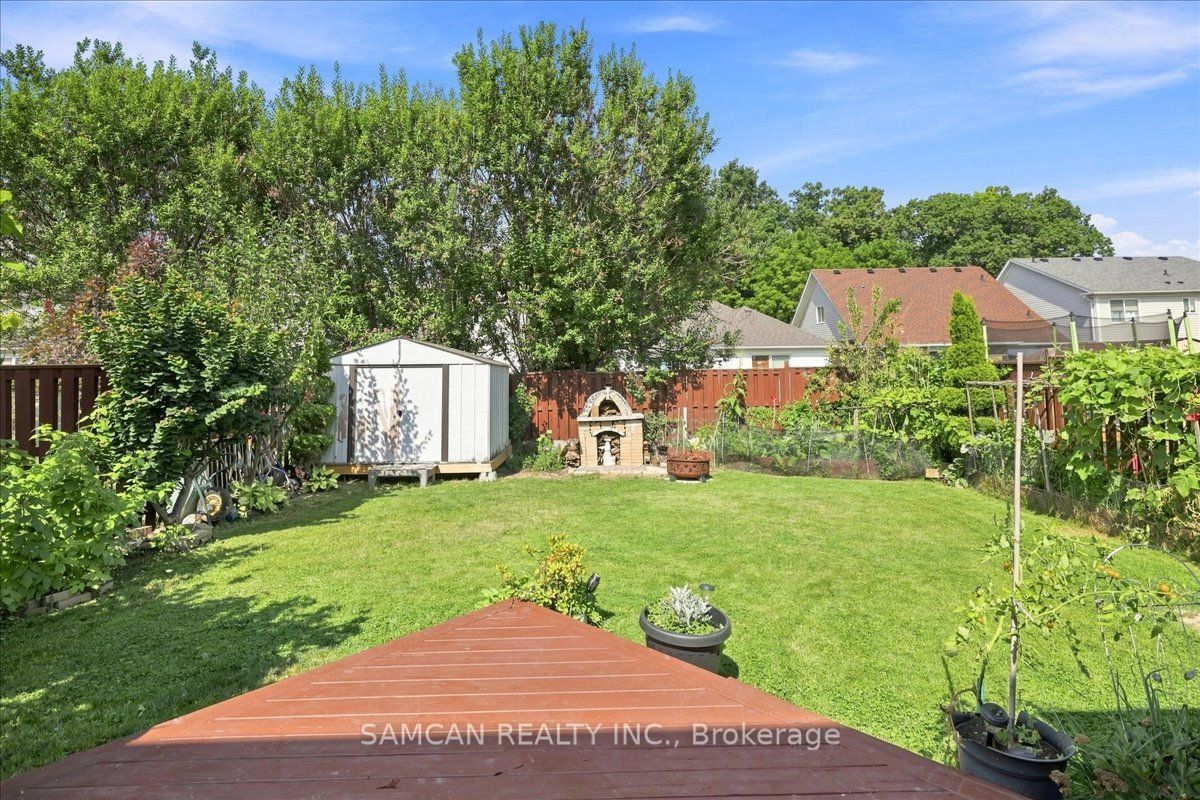 12 Hollinrake Avenue Property Photo 27