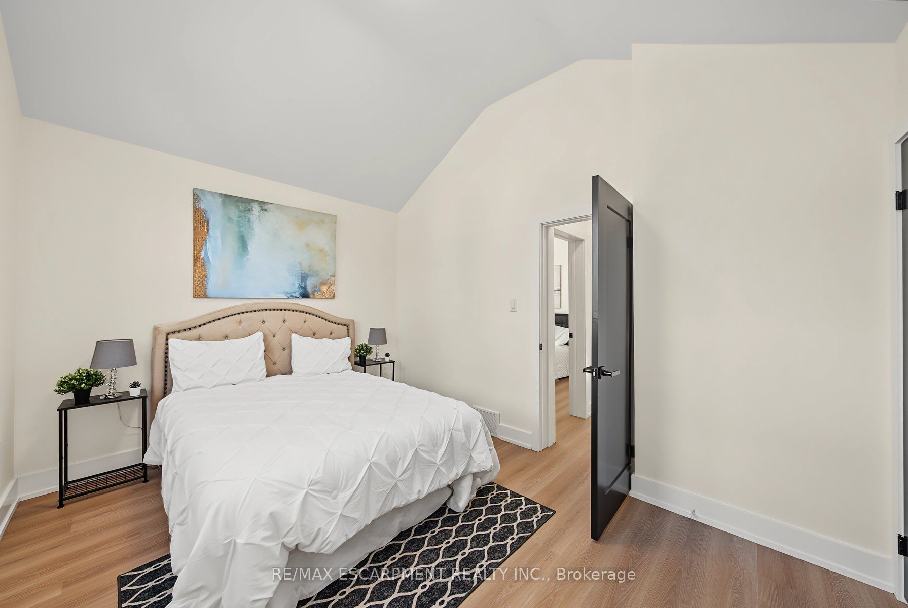234 Balmoral Avenue S Property Photo 18