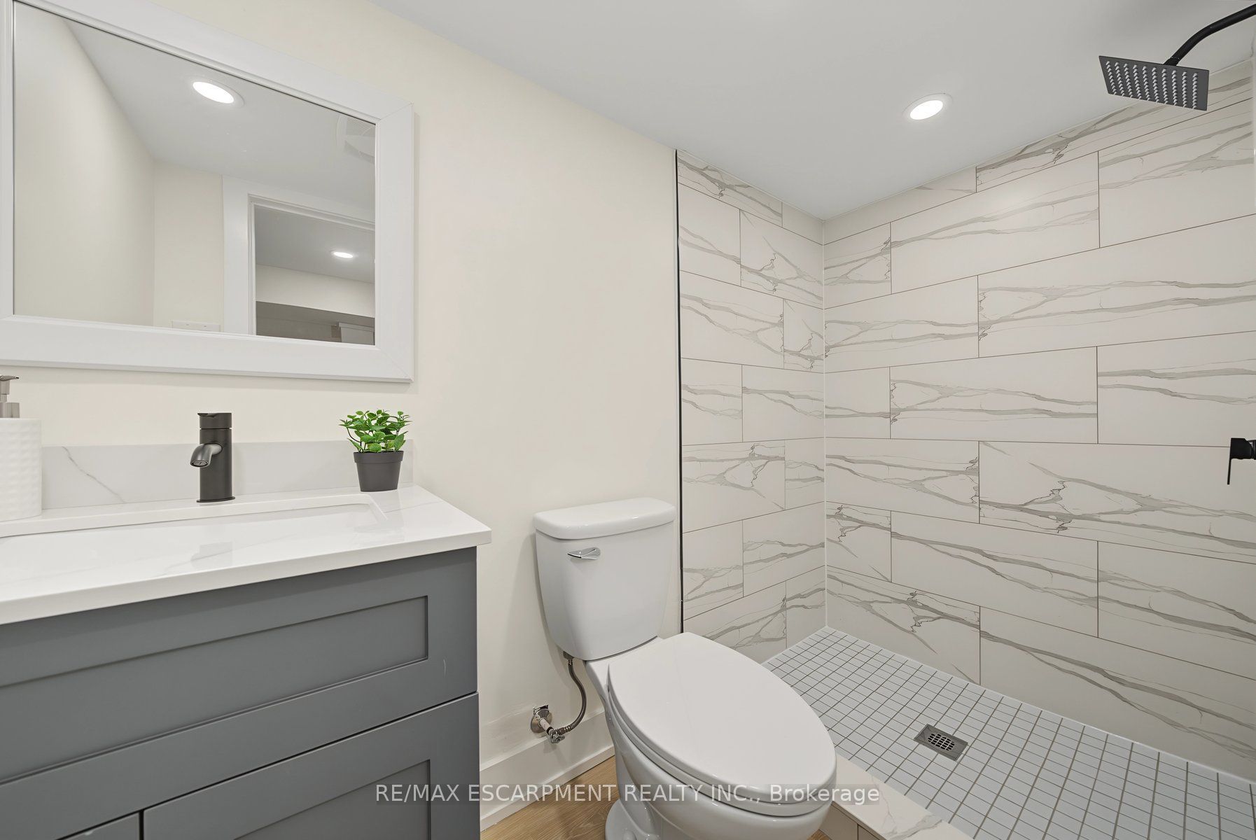 234 Balmoral Avenue S Property Photo 29